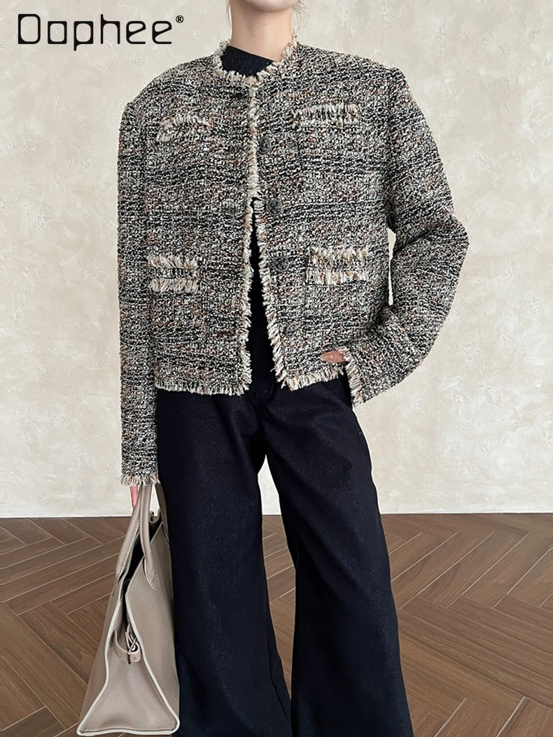 

Легкое роскошное короткое тканое твидовое пальто в стиле ретро, высококачественное элегантное светское свободное повседневное короткое пальто с круглым вырезом и кисточками для женщин