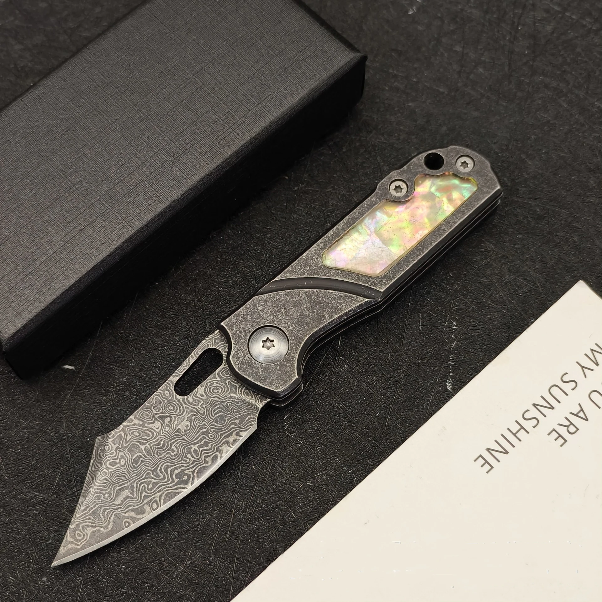 Damascus pattern camping knife,inlaid with colorful mother-of-pearl,compact and stylish,for opening packages,fishing,and hiking