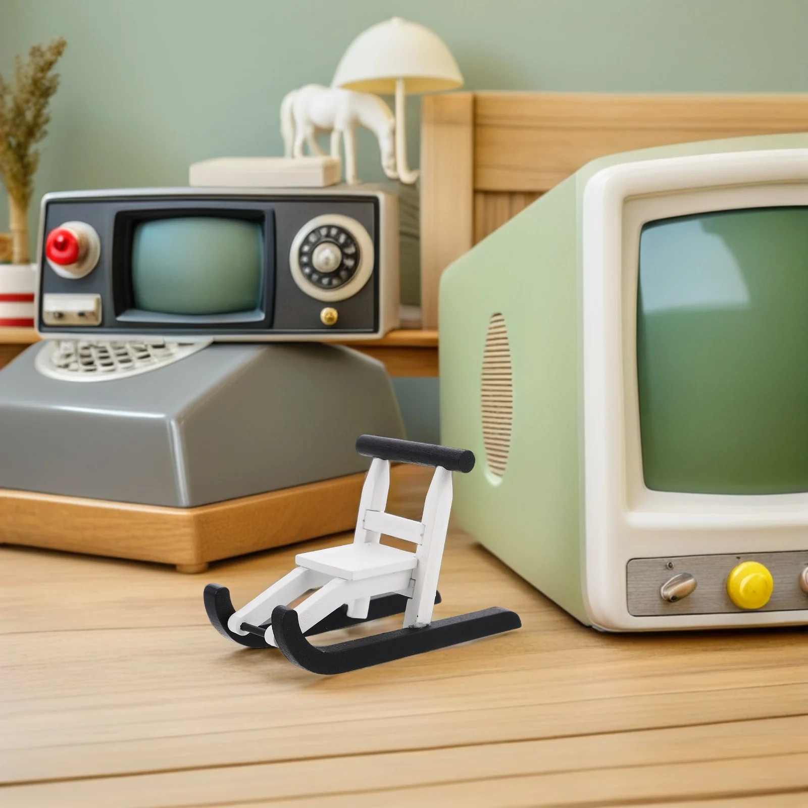 

4Pcs Miniature Wooden Sleighs Festive Holiday Decor Christmas Tabletop Centerpiece Mini Decorative Figures Small Sleigh