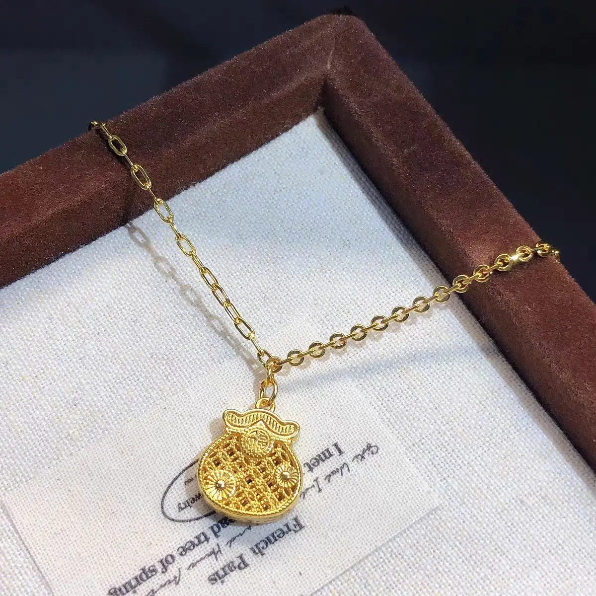 

Женская цепочка на ключицу Lucky Pouch из 24-каратного золота, AU999 | Шнурок с ромбовидным акцентом, гламурное заявление необычных благословений.