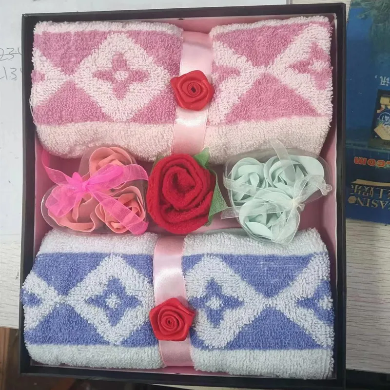 Baby's Cake Shape Towel, Face Towel, Microfiber Fabric, Gauze Baby Towel, Boy Girl Bibs, Handkerchief Gift Box, 2 Pcs Set