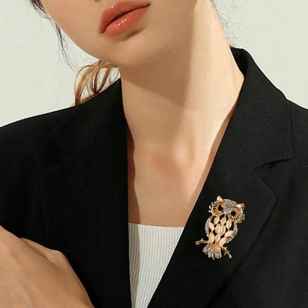 Brooch Golden Metal Owl Shape Brooch Pin With Warm Shell Texture 3D Design Rhinestone Inlay Badge Vintage Owl Accessory Брошка
