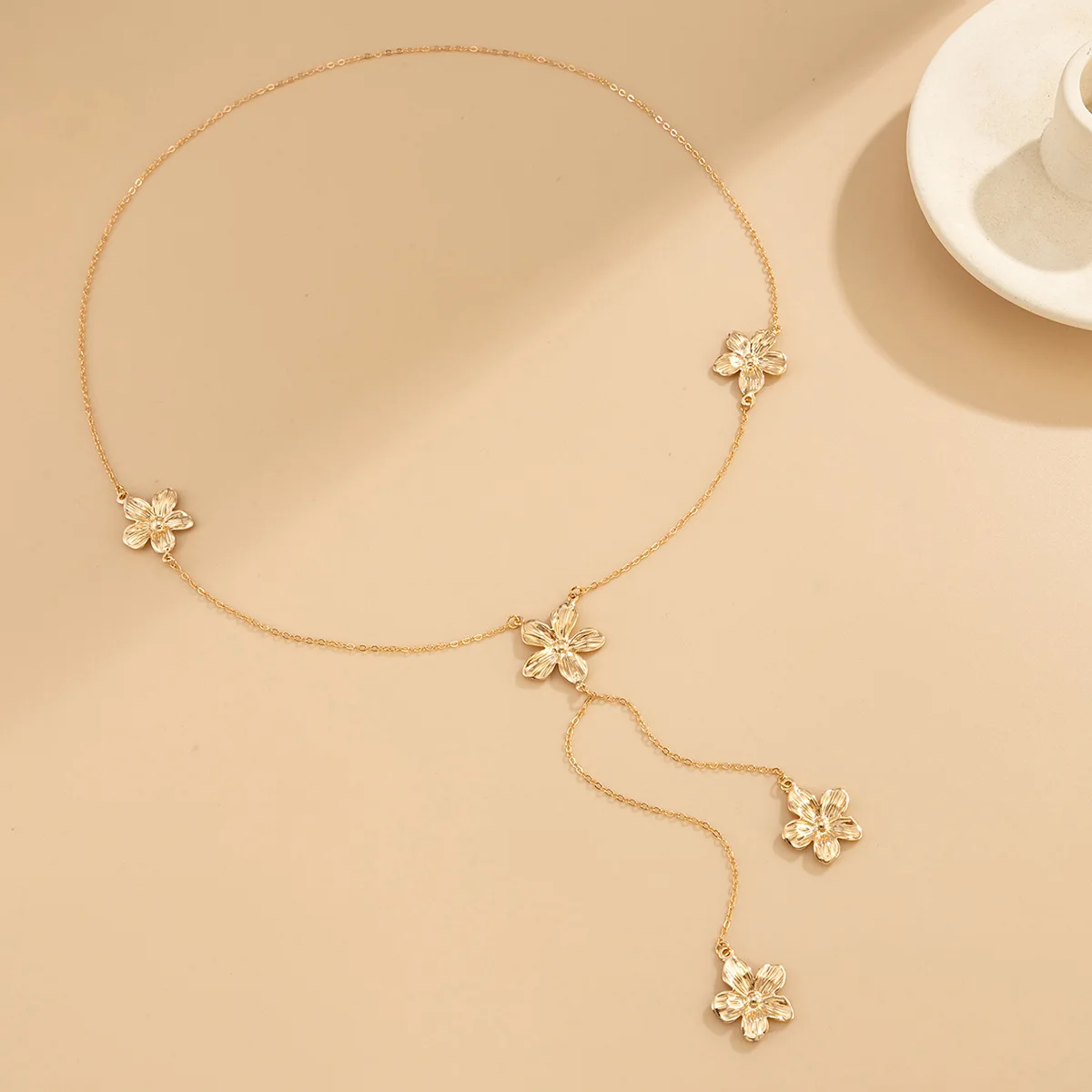 Romantische Fünfblättrige Blumen-Halskette mit Langen Quasten Y-förmig für Damen Boho Goldfarben Blumen-Halskette Eleganter Partyschmuck – Detail 5