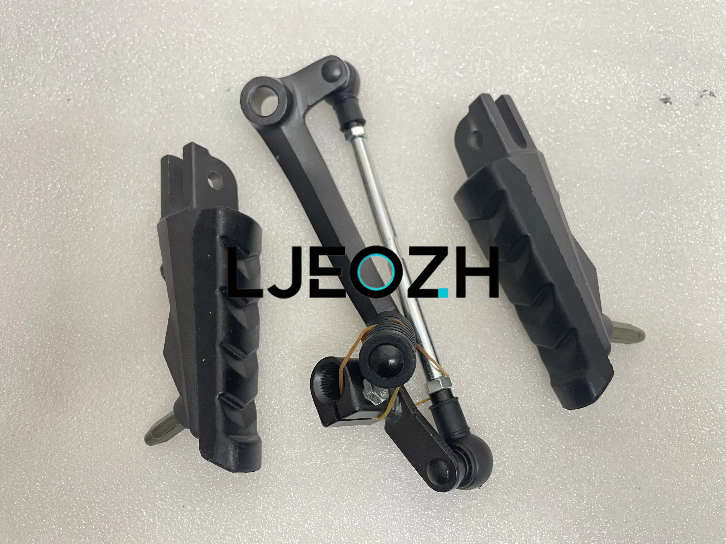 For LONCIN Motorcycle Accessories LX150-59LX200-13 CR5 Left and Right Main Foot Rest Pedal Shift Lever Small Pedal