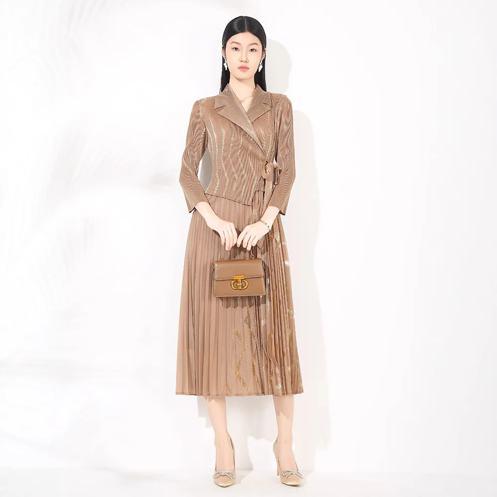 

Folded Fashion Dress New High-end Temperament Design Sense Bronzing Suit Collar Loose Large Size Pleated Skirt Women's Clothing