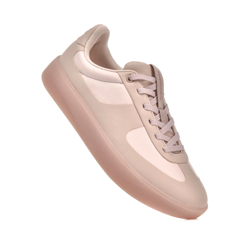 

The new retro trend running shoes combine vintage fashion elements with versatile on-trend attributes, perfect for daily wear an