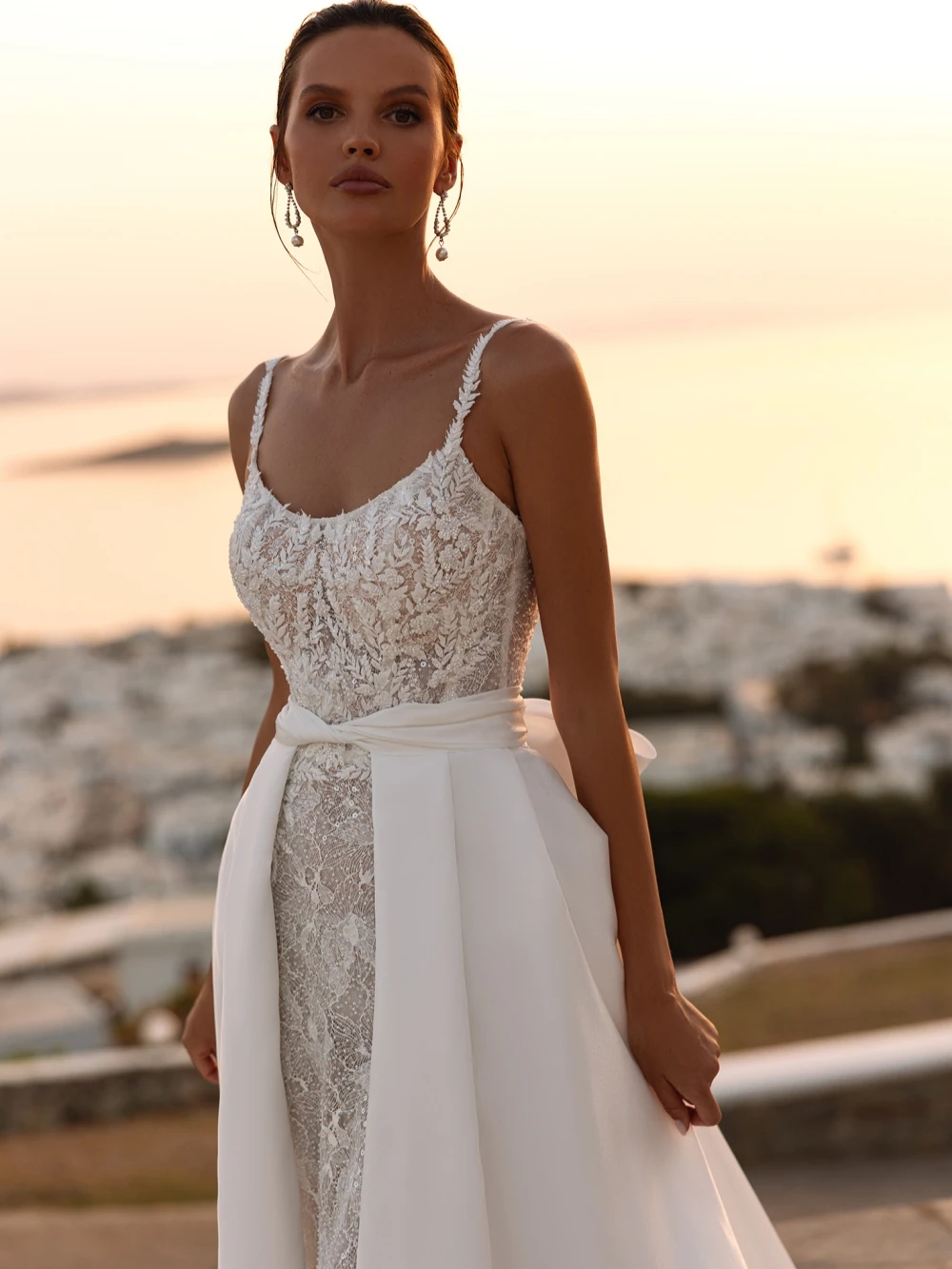 Luxury Embroidery Beads Lace Wedding Dress With Detachable Train Spaghetti Straps Bridal Gown 2025 Customized Dresses For Bride