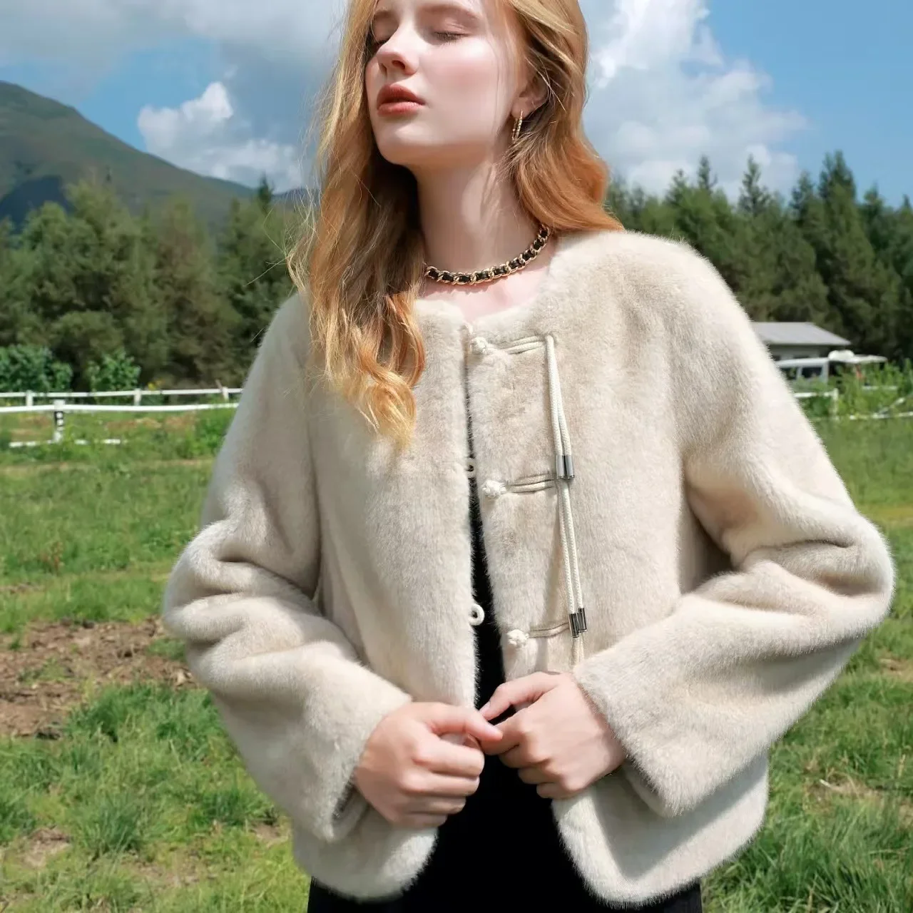 

Lady's Artificial Fur Coat Elegant Short Plush Outwear For Female Winter Women's Faux Fur Jacket Round Neck Frog Buttons