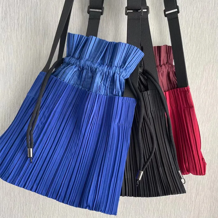 

Japanese Miyake Pleated Crossbody PP Pleated Master Colour Blocking Drawstring Shoulder Cross Simple Lightweight Small Bag