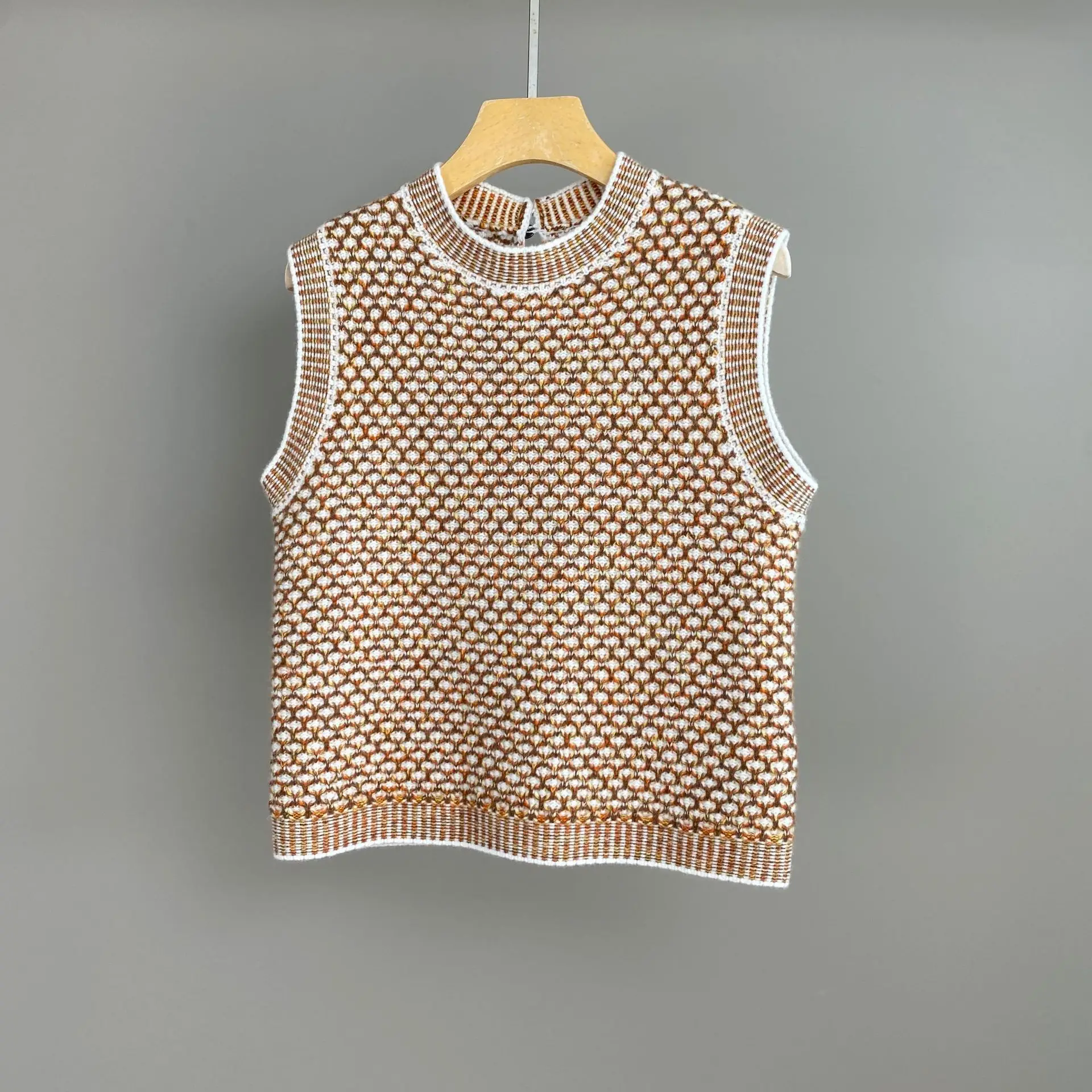 

2025 Autumn And Winter New High Quality Color Matching Jacquard Wool Round Neck Vest Fashion Sweater Cardigan Two-Piece Set