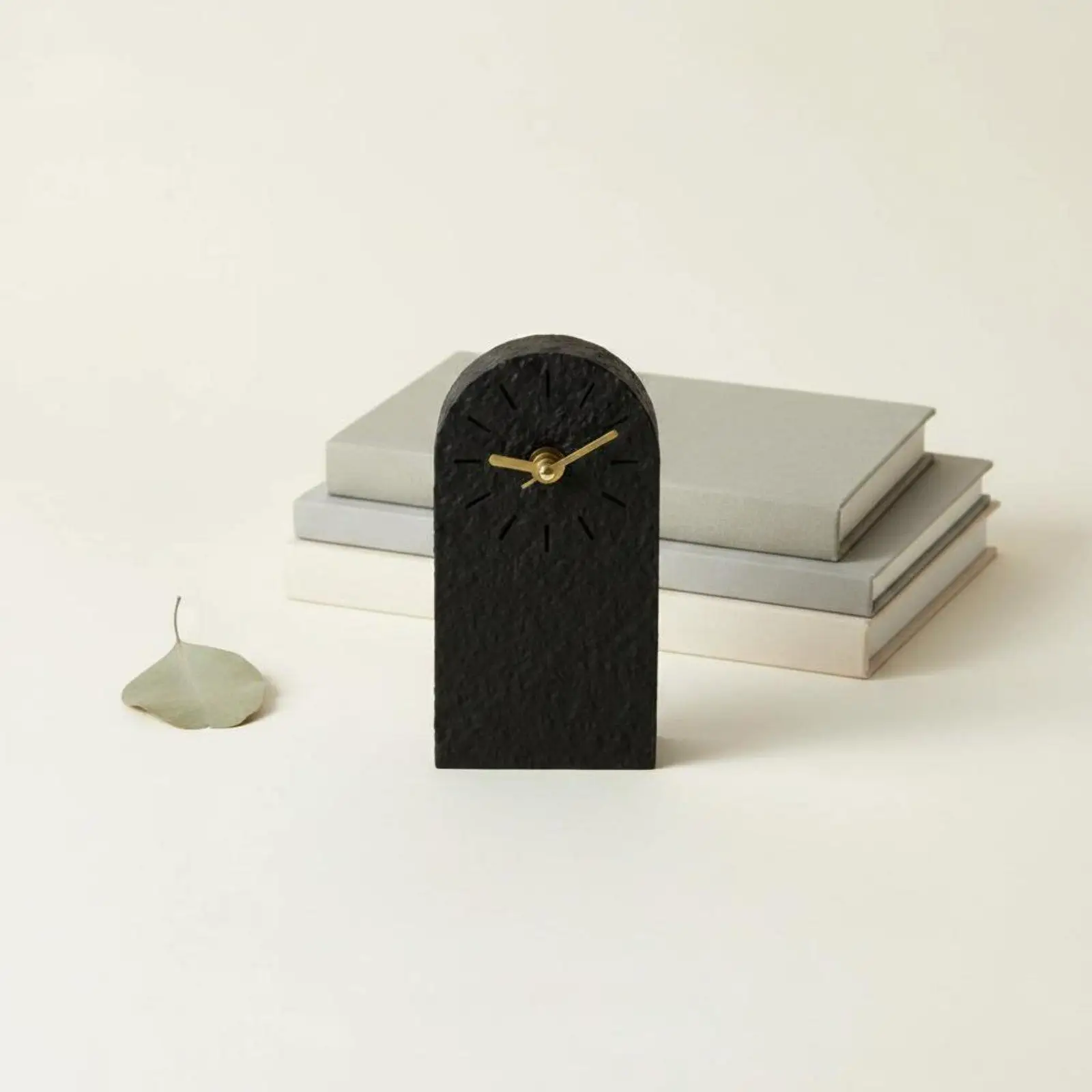Desktop Timepiece Nordic Style Silent Pointer Display Table Clock Industrial Aesthetic for Bookshelf