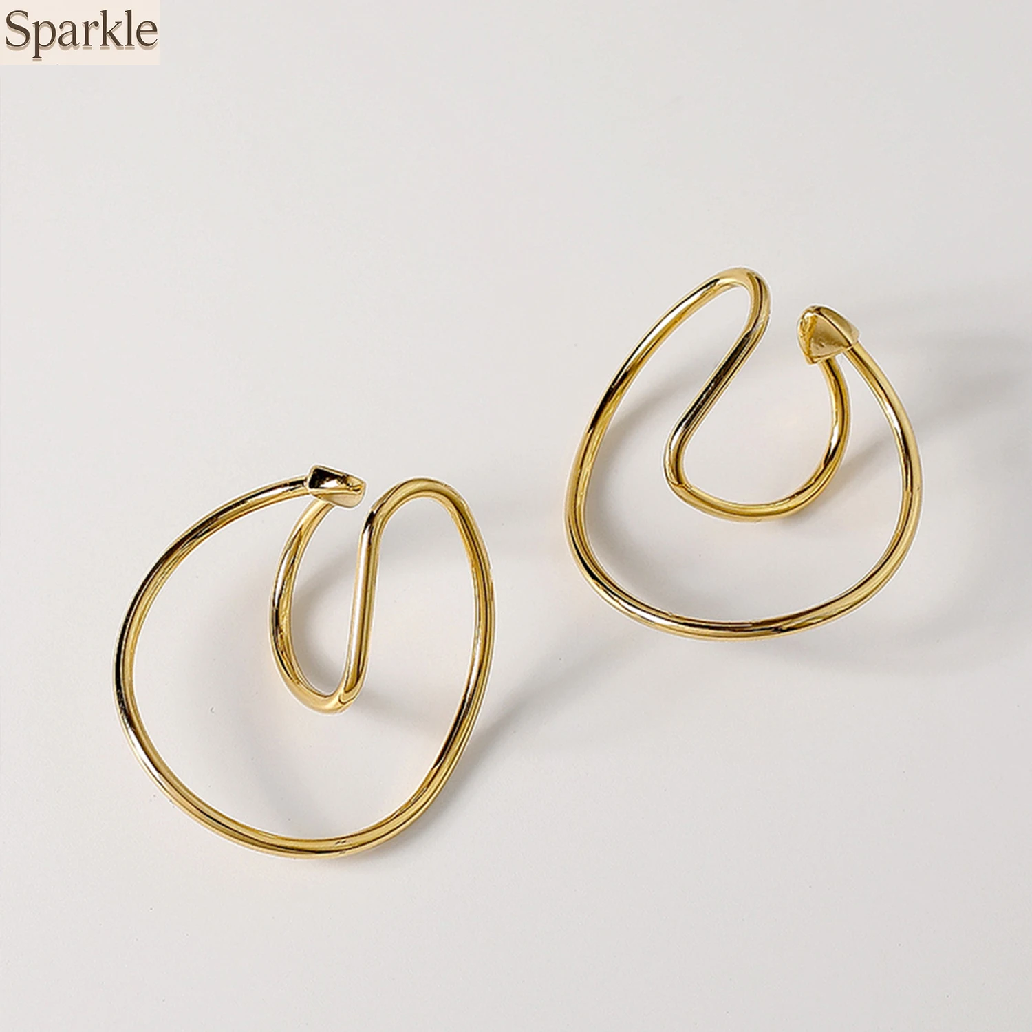 

2026 Fashion Metal Wire Clip-On Earrings for Women Designer Non-Pierced Trendy Holiday Jewelry Gift Fancy New Style