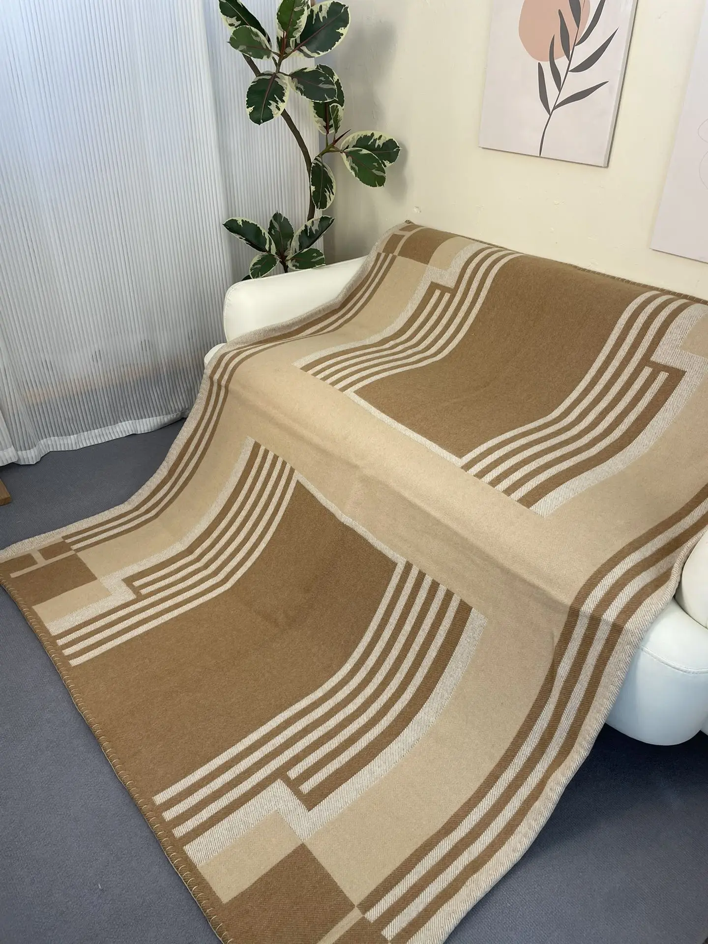 

Brand New Cashmere Blankets, Hand-woven Blankets, and Comfortable Sofa Throws—home and Bedroom Essentials, 135*175 Cm.