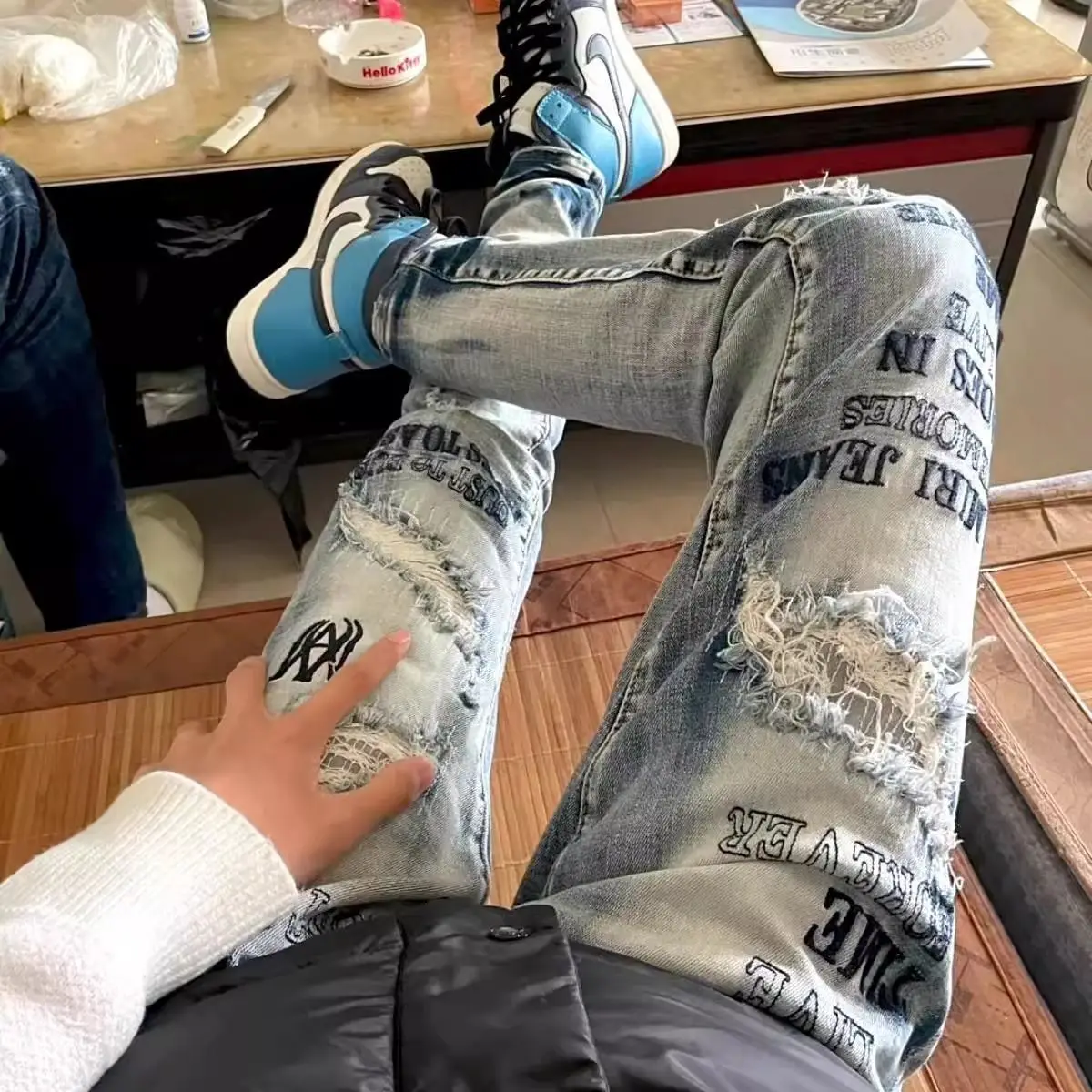 

Новые летние брендовые мужские потертые узкие джинсы с вышивкой, модные потертые длинные брюки, уличная мужская одежда, роскошные джинсы