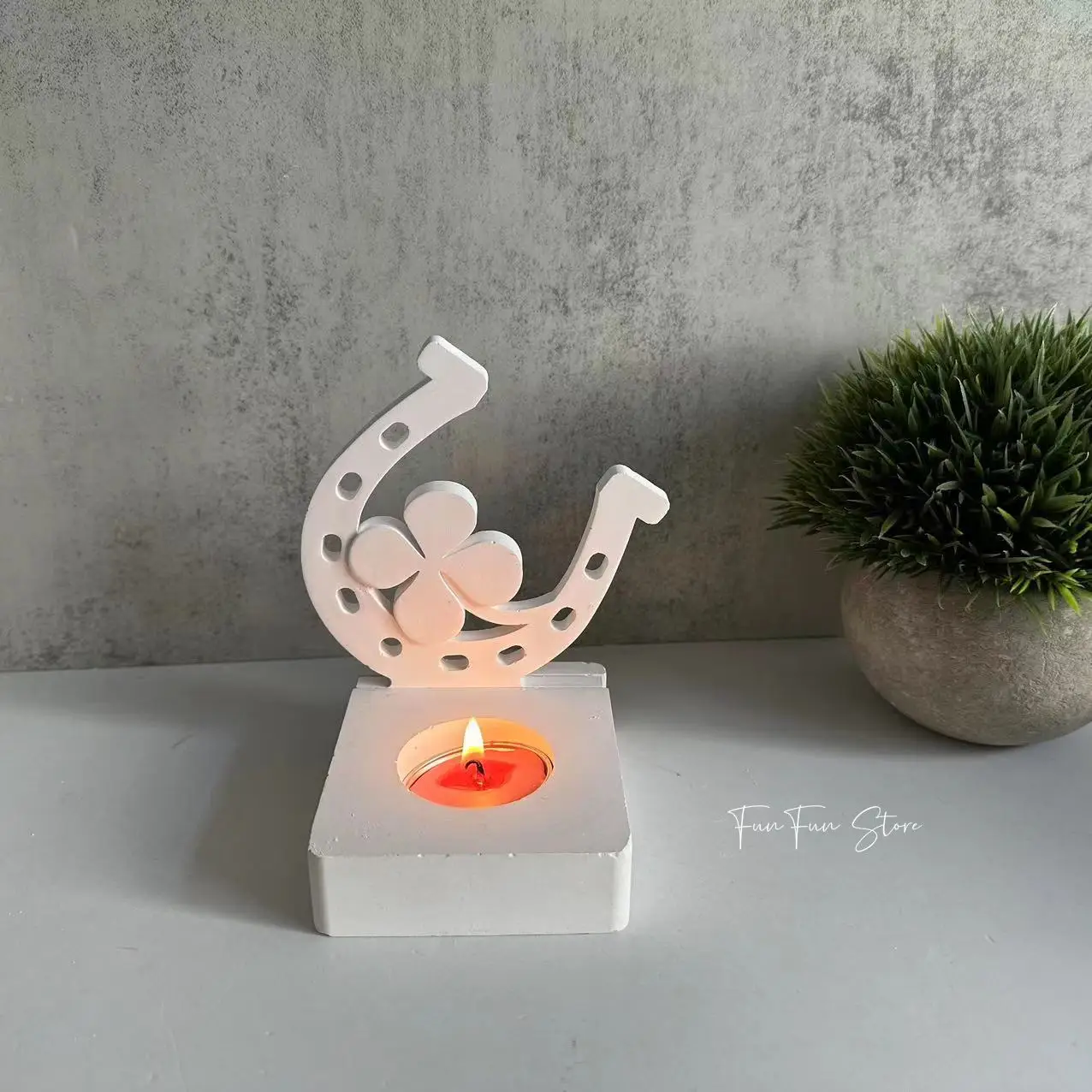 DIY Four-leaf Clover Horseshoe Candlestick Decor Silicone Mold Candle Holder Plug-in Aromatherapy Diffuser Stone Plaster Mold