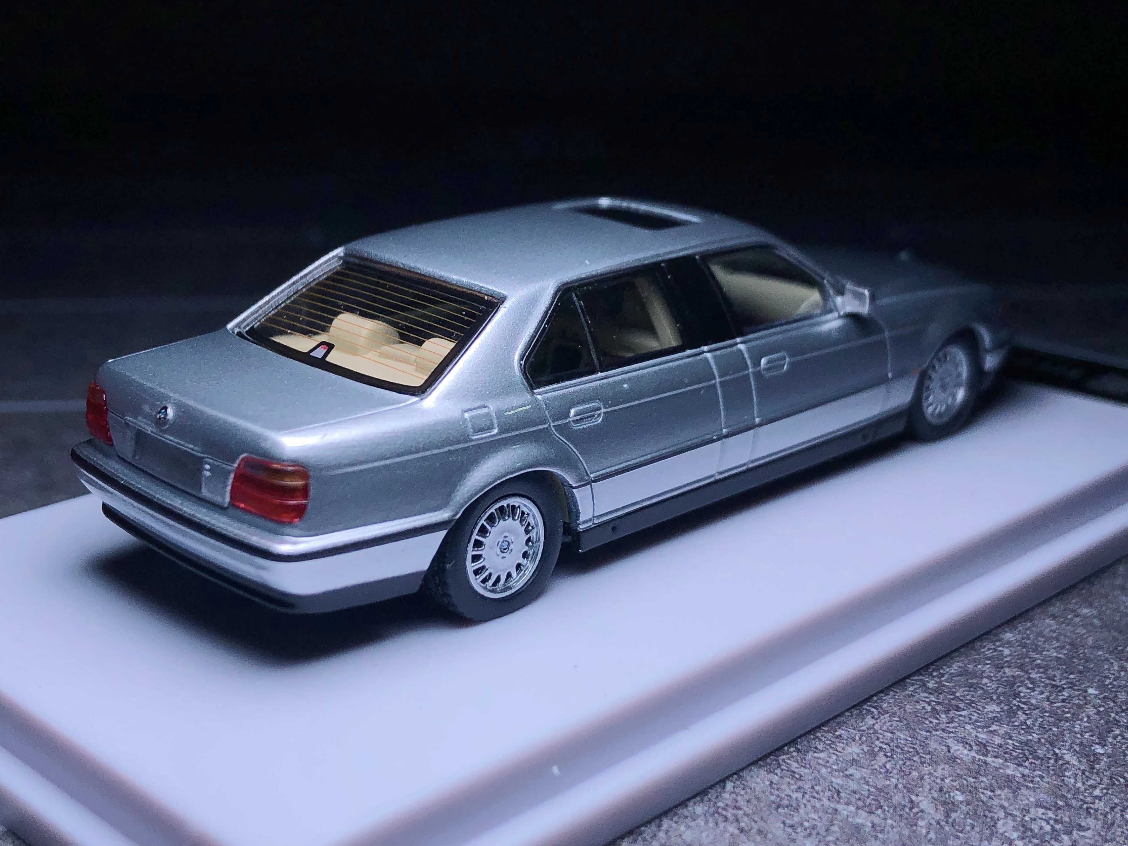 DCM 1:64 Silver 1996-98 E38 L7 728il Luxury Sedan Model Diecast Car Collection Limited Edition Hobby Toys