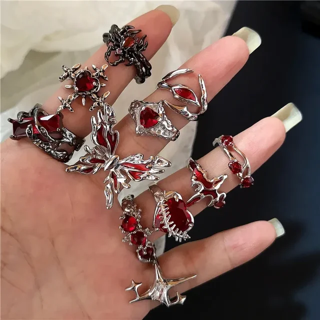 Goth Punk Retro Red Crystal Love Heart Cross Geometry Irregular Open Ring Set Y2K Halloween Akcesoria dla kobiet Biżuteria Kpop