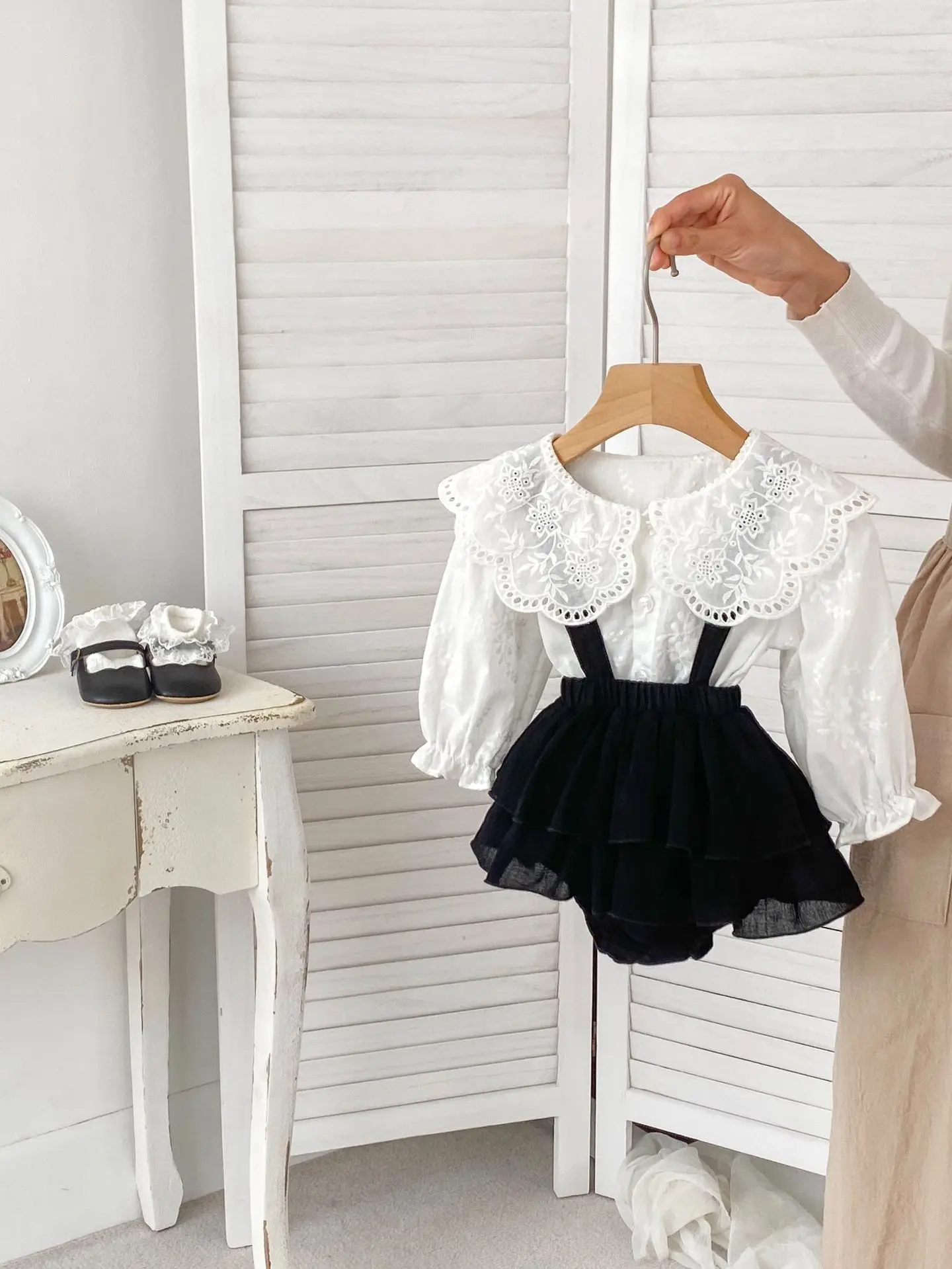 2024 Spring New Baby Girl Cute Overalls Set Infant Flower Embroidery Lapel Shirts + Strap Bodysuit 2pcs Suit Toddler Outfits