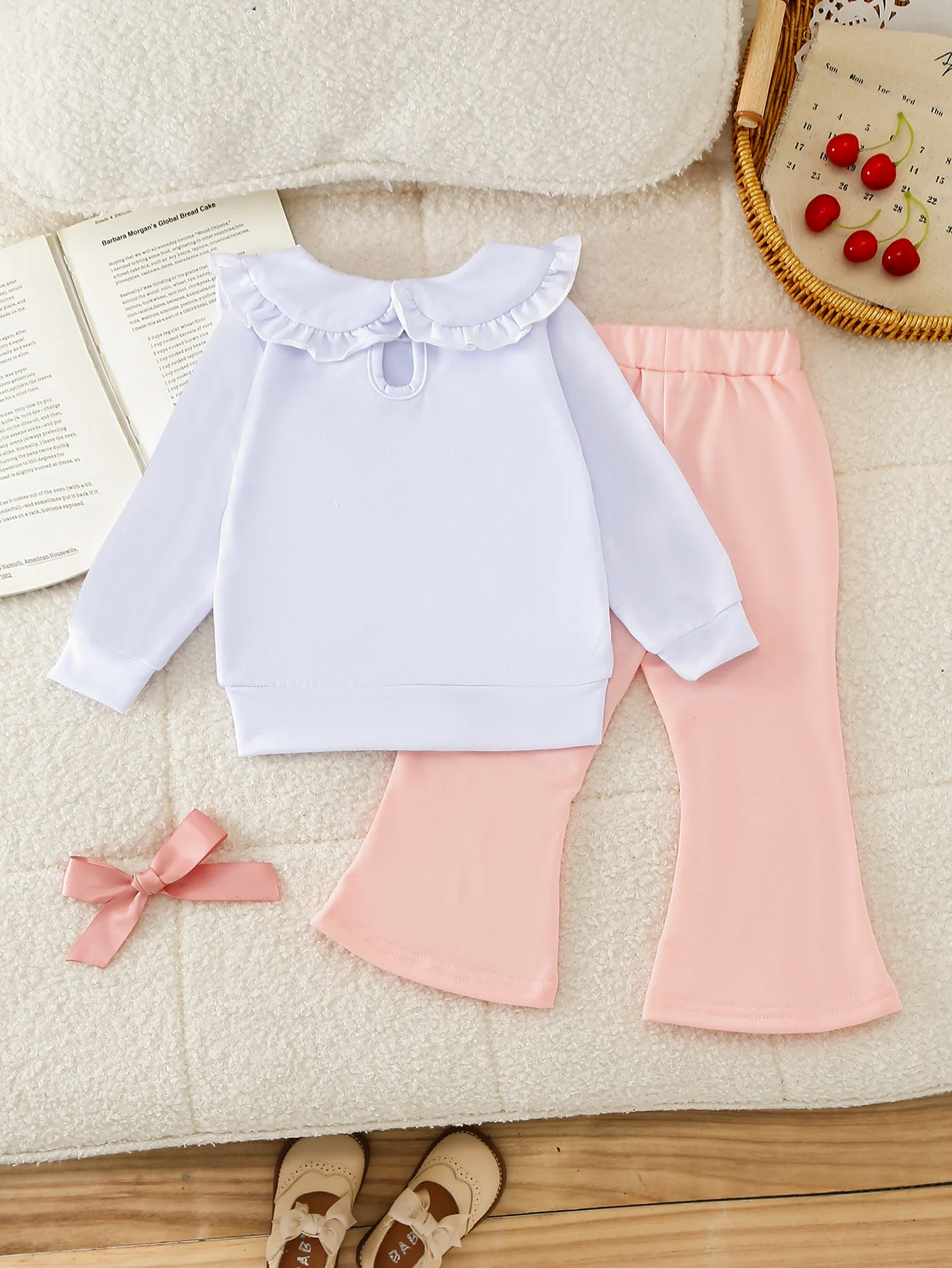 【Girls' Spring & Autumn Pastoral-Style Two-Piece Set】Light Mint Green Floral Puff-Sleeve Shirt + Beige Knitted Suspender Mini Sk