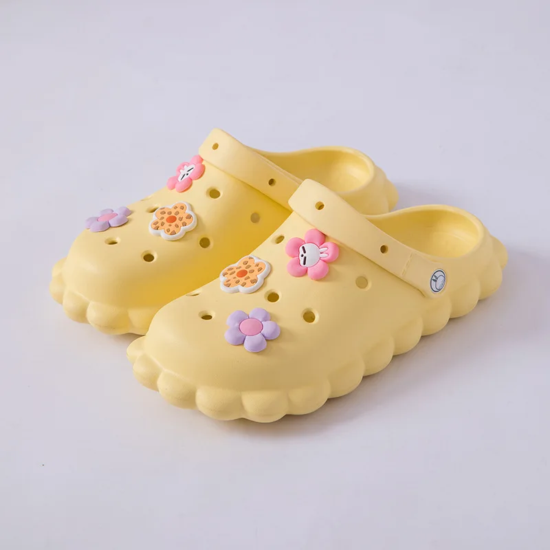 

Flip Flops Summer Beach Cloud Slippers women charm clog slides sandal home house Platform non slip indoor outdoor Cartoon Kawaii