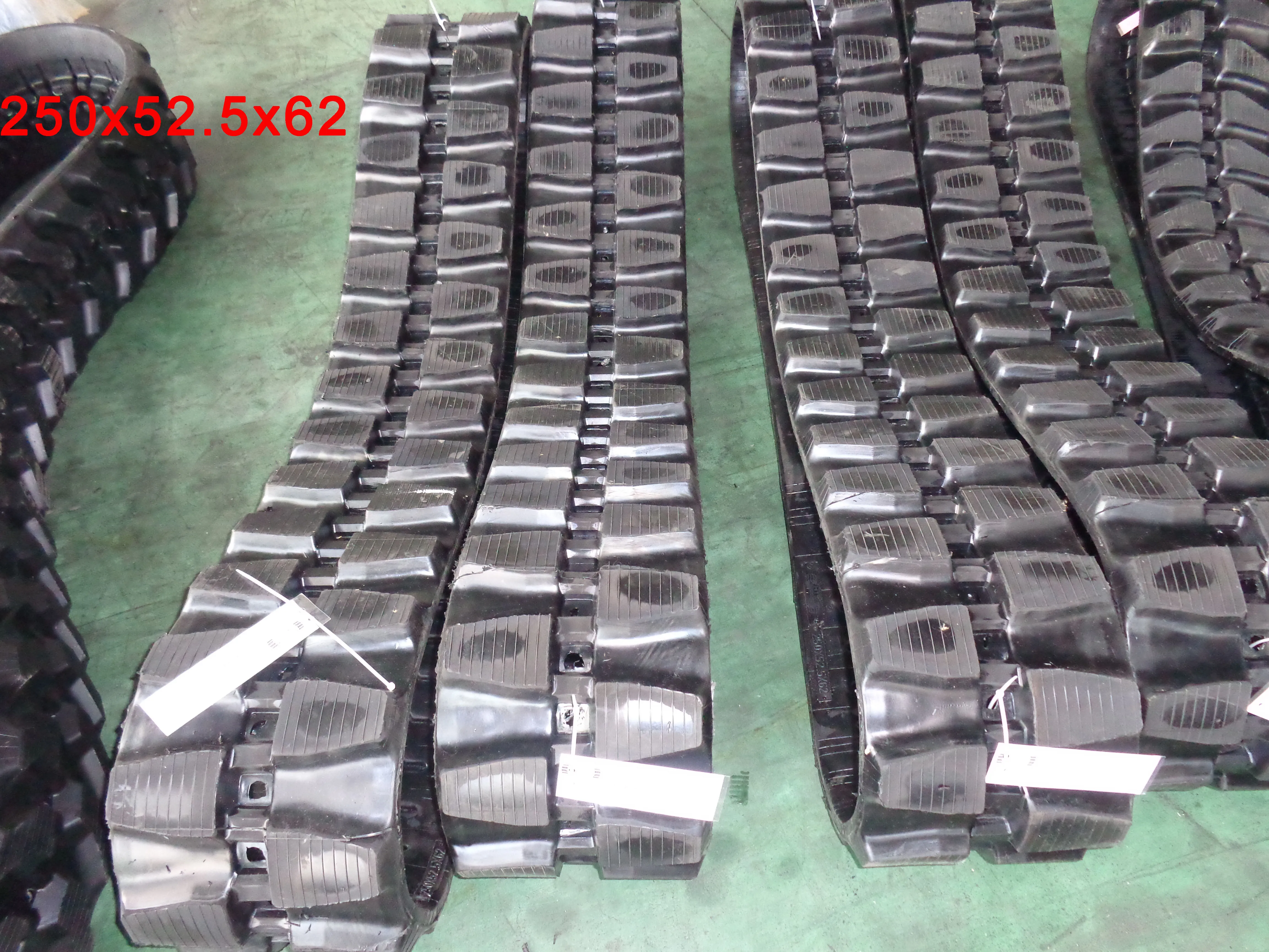 2025Agricultural Machinery Parts 5009054 Rubber Trackpad Track for Rice Combine Harvester With Great Performance - Image 3