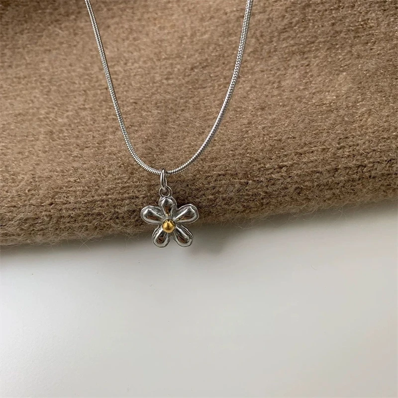 الكورية الأزياء الحلو كول زهرة ستار عقد بحلية متدلية على شكل فراشة القلائد للنساء خمر أنيقة ثعبان سلاسل قلادة Y2K مجوهرات