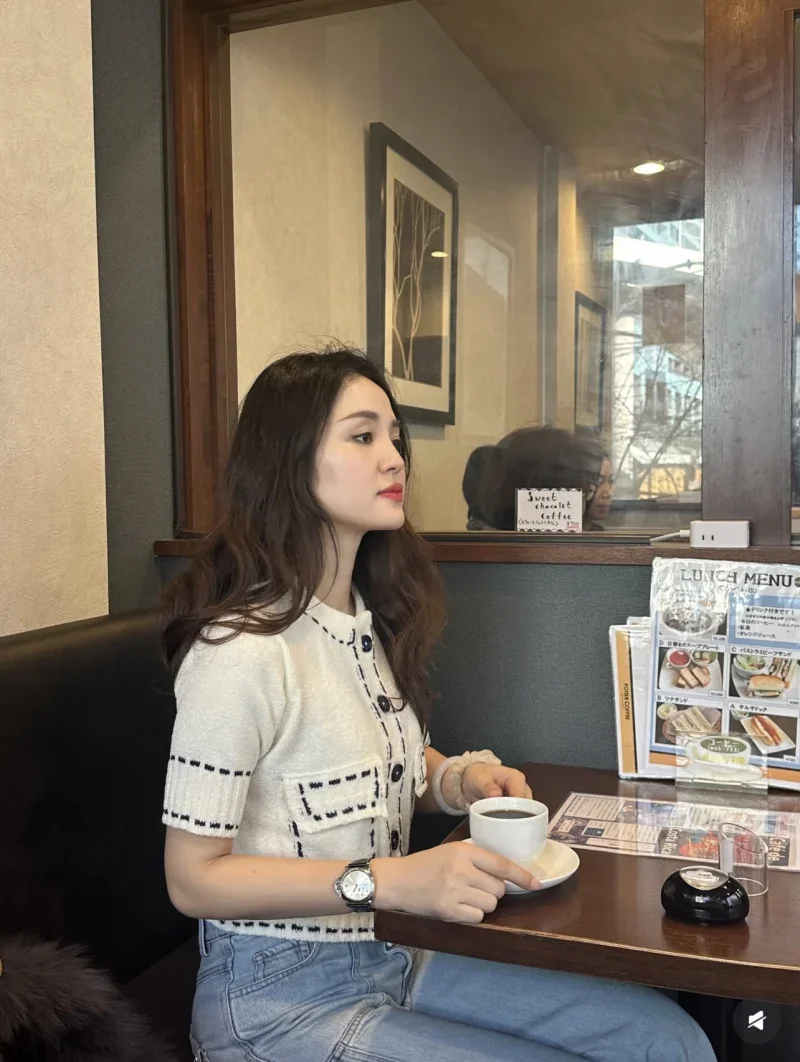 منتجات Pop Spring الجديدة المصنوعة يدويًا للنساء مع معطف سترة محبوكة بأكمام قصيرة ومزخرف بألوان متباينة وخيط #5