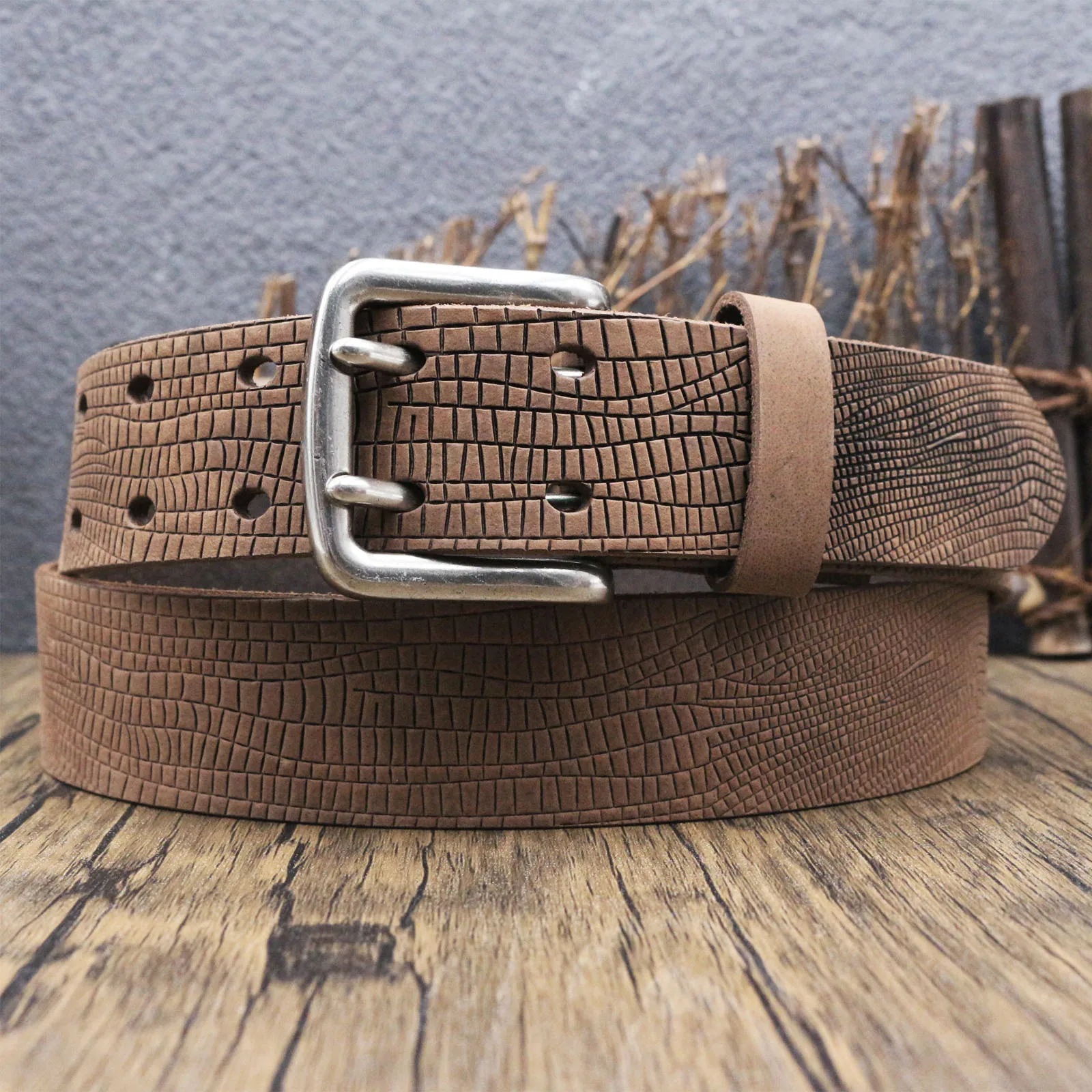 Men Western Top Grain Crazy Horse Cowhide Belt Delicate Stamp Carved Details Vintage Worn Look Sturdy Pin Buckle Full Strap