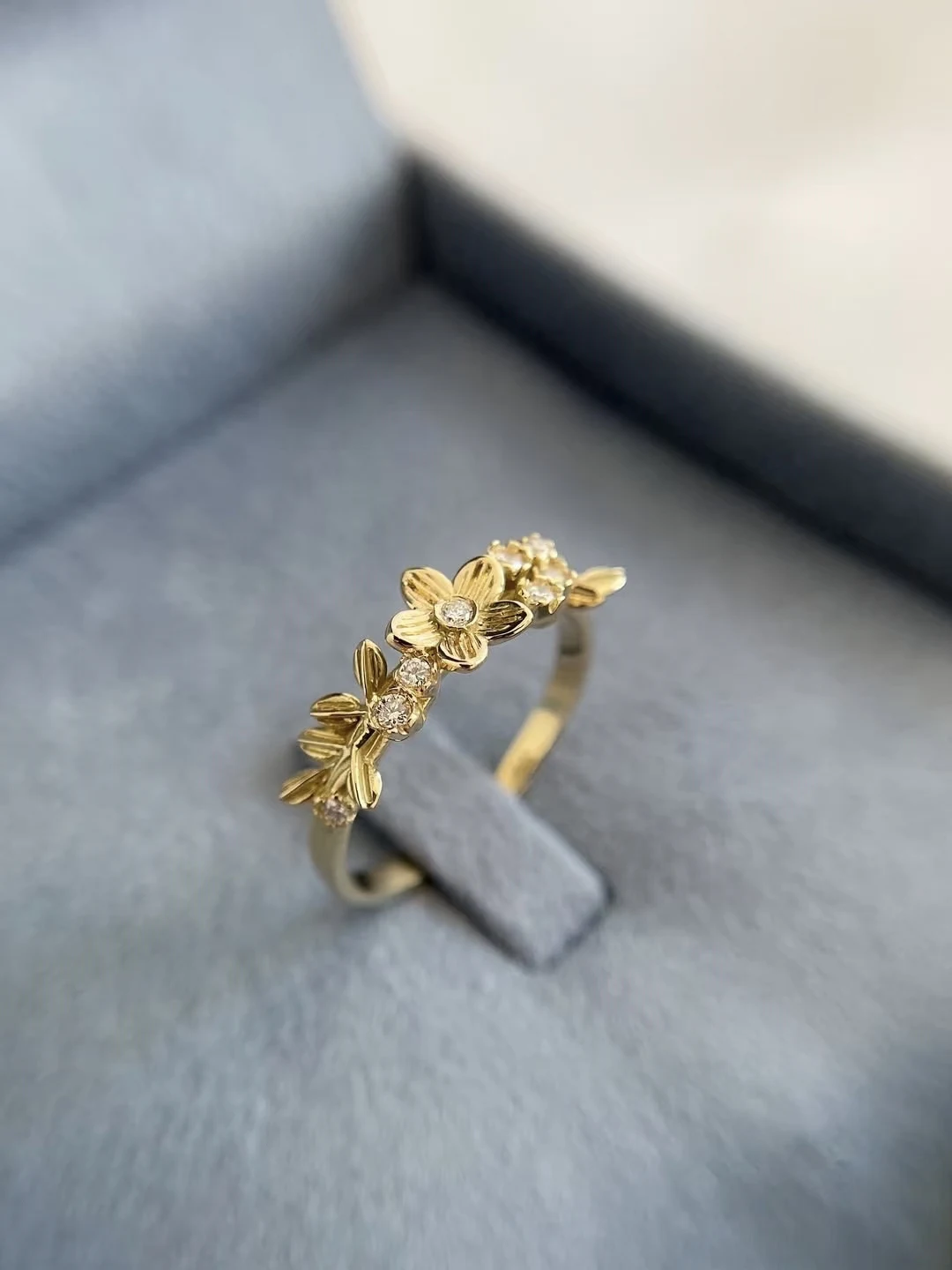 

Свадебный комплект из муассанита с цветком ромашки, дизайнерские одинаковые кольца из платины 18K 14K 9K и PT950, комплект свадебных колец на заказ