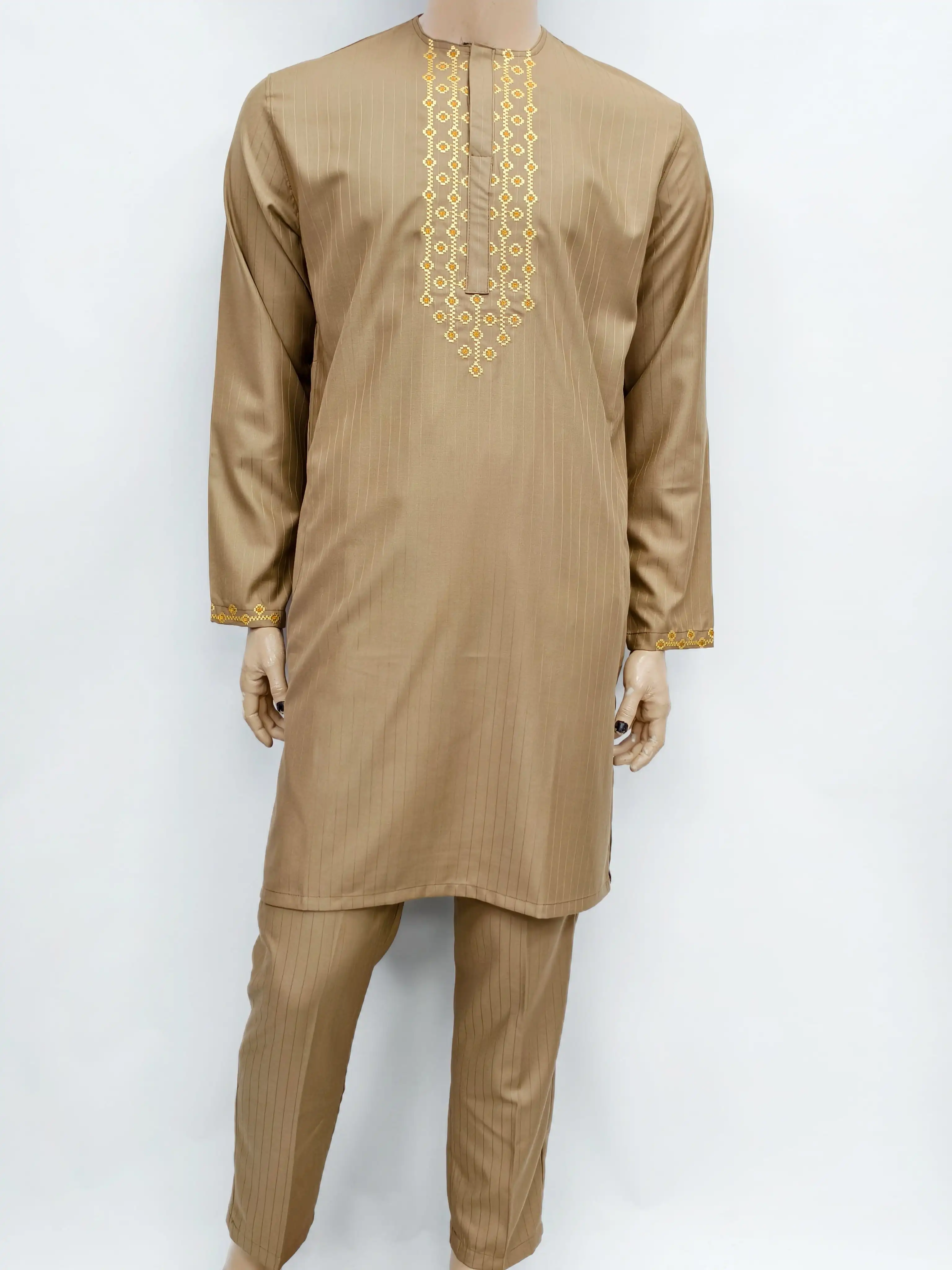 Africano Musulmano Islamico da Uomo Moda Moderna Preghiera Eid Abito Manica Lunga Girocollo Ricamato Arabo Jubba Thobe Abbigliamento