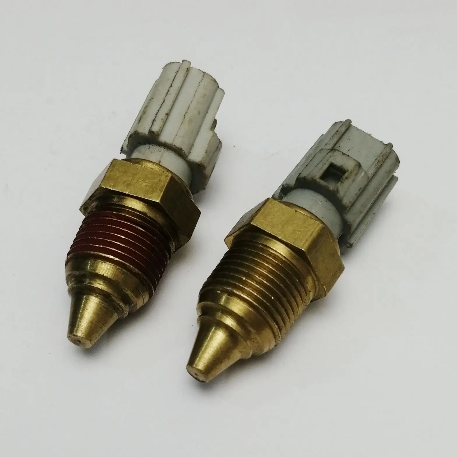 

71-2562 213-2148 For engine coolant temperature sensor plug switch sensor