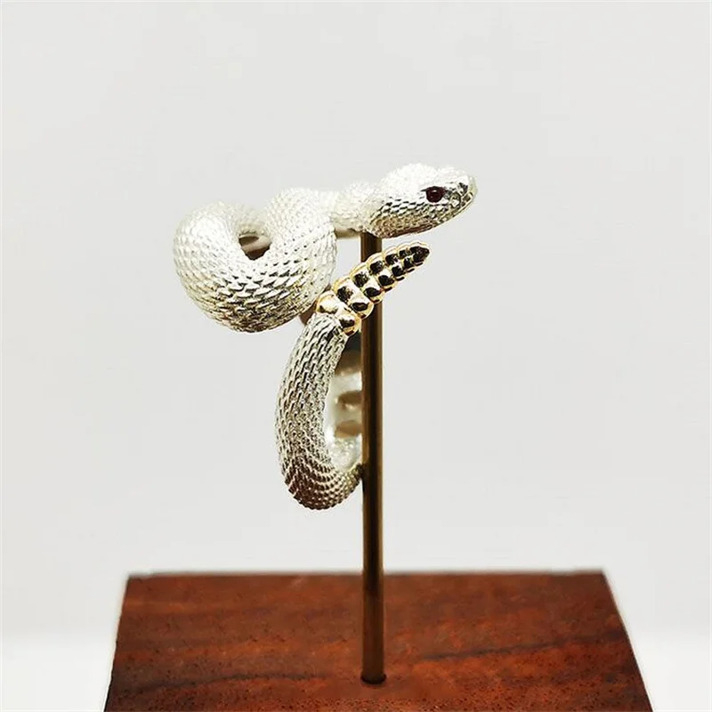 2024 New Vintage Snake Ring For Men Women Fashion Exquisite Punk Black White Rattlesnake Couple Ring Gothic Luxury Jewelry Gift