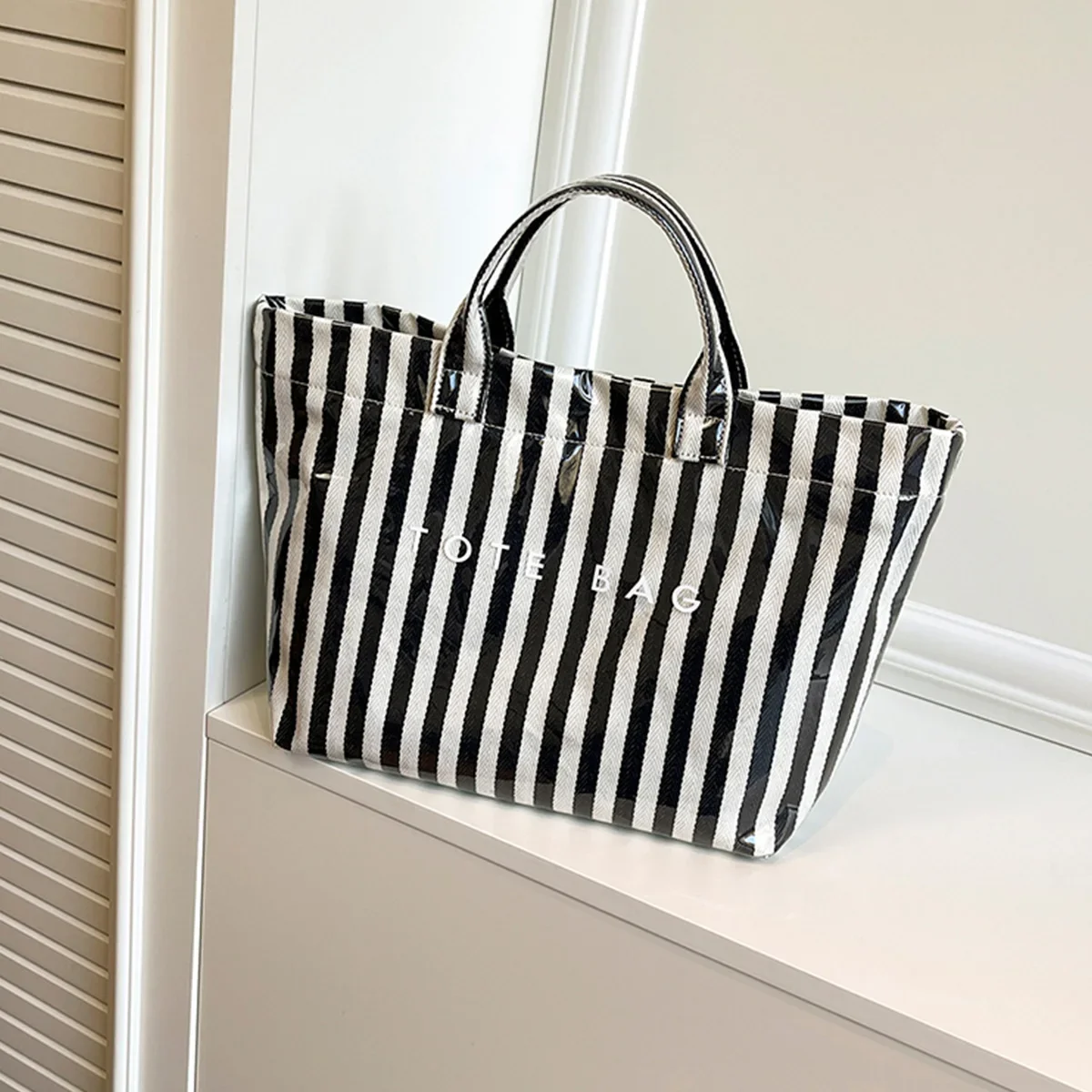

Fashion PVC Tote Bag Vertical Stripe Letter Shoulder Bag Large Capacity Handbag Women Shopper Bag for Daily Use