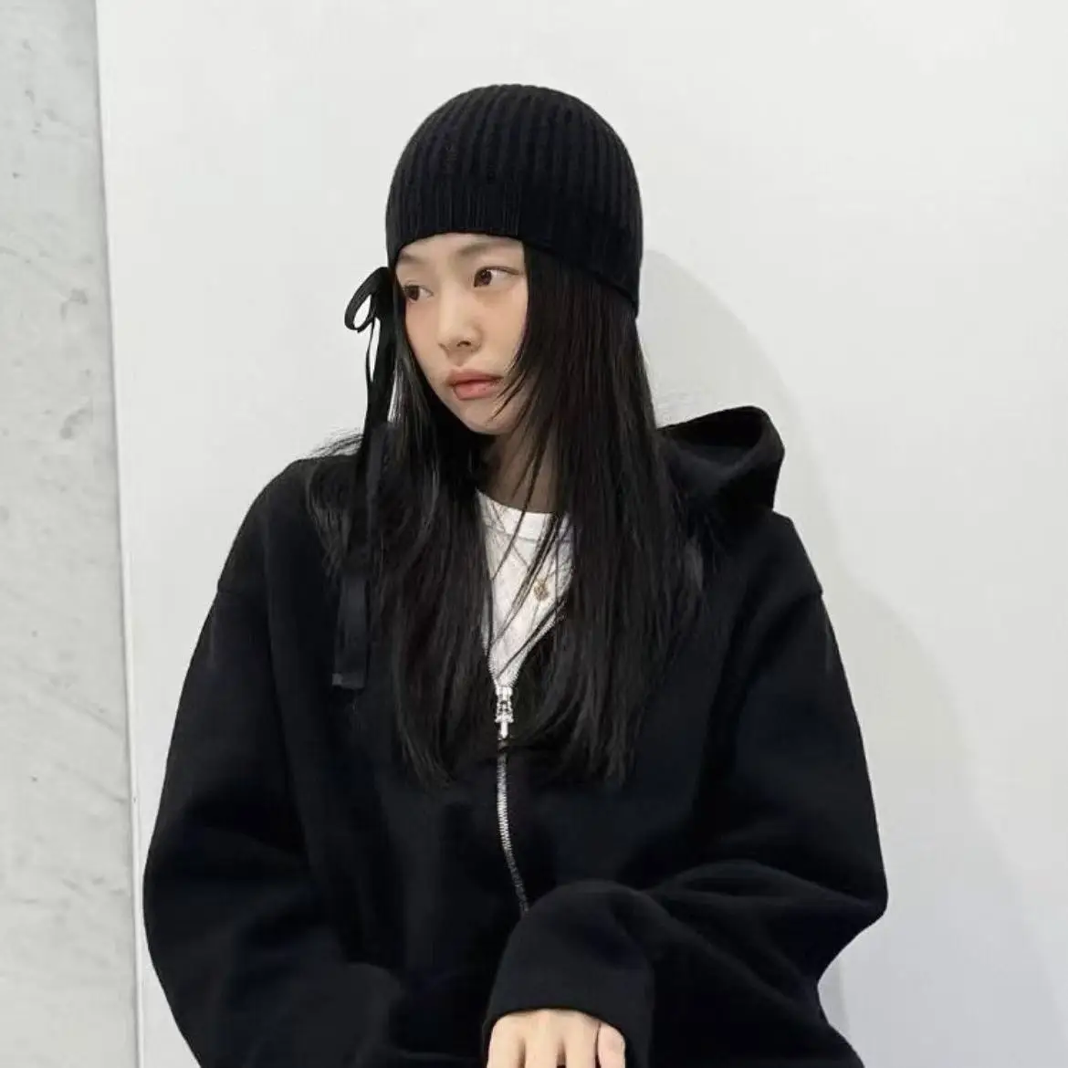 محبوك قبعات حريمي للنساء القوس الأشرطة Skullies قبعات السيدات الخريف الشتاء الدافئة بيني قبعة في الهواء الطلق سدادات حماية الأذن بونيه