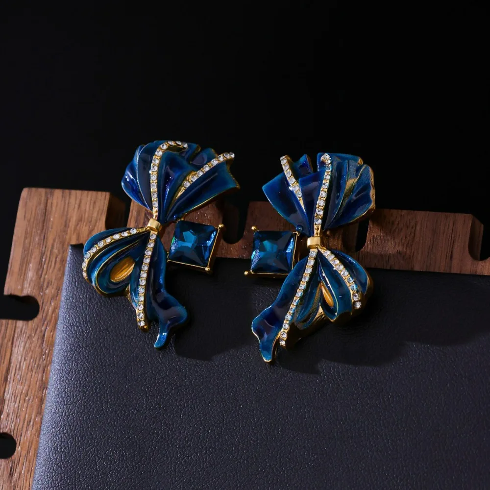 

Retro Palace Bow Earrings Fashion Rhinestone Paved Blue Enamel Painted Elegant Temperament Niche Medieval Jewelry for Women