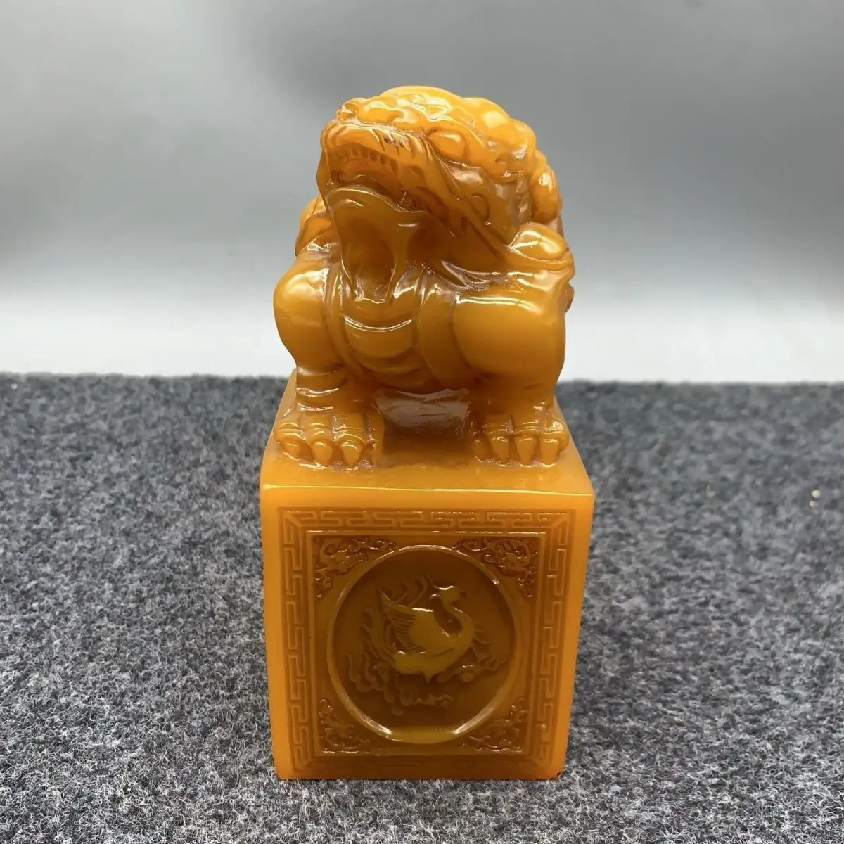 Old Collection, Tian Huang Seal Ornament Size: Length 8 cm. Width 8 cm. Height 18 cm.