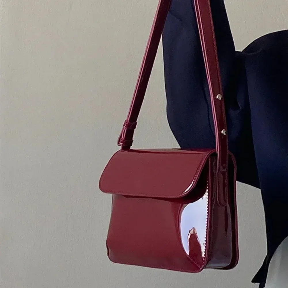 Wine Red PU Underarm Bag 2024 New Women's Vintage Lacquer Leather Shiny Buckle Single Shoulder Bag Luxury Elegant Crossbody Bag