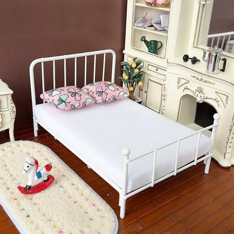 1Pcs Bedroom Scene Decoration 1:12 Dollhouse Metal Bed Mini Doll Furniture Iron Frame Single Bed Model Doll House Accessories