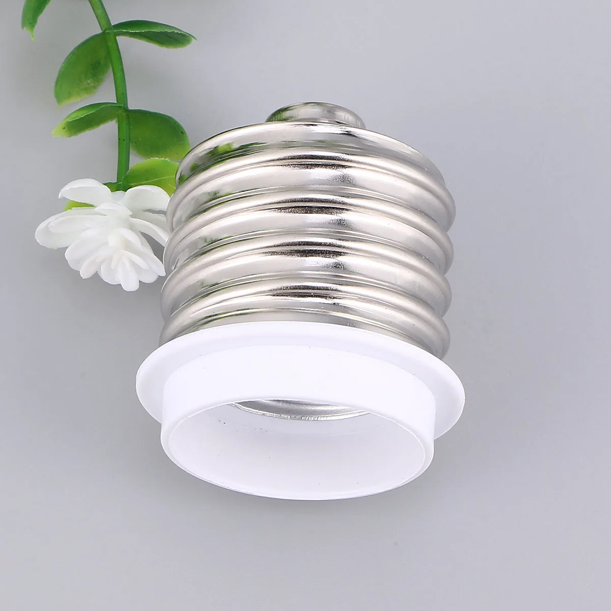 

4Pcs E40 to E27 LED Light Socket Adapter Copper Pbt Material Lamp Socket Converter for LED Halogen and Energy Saving Bulbs