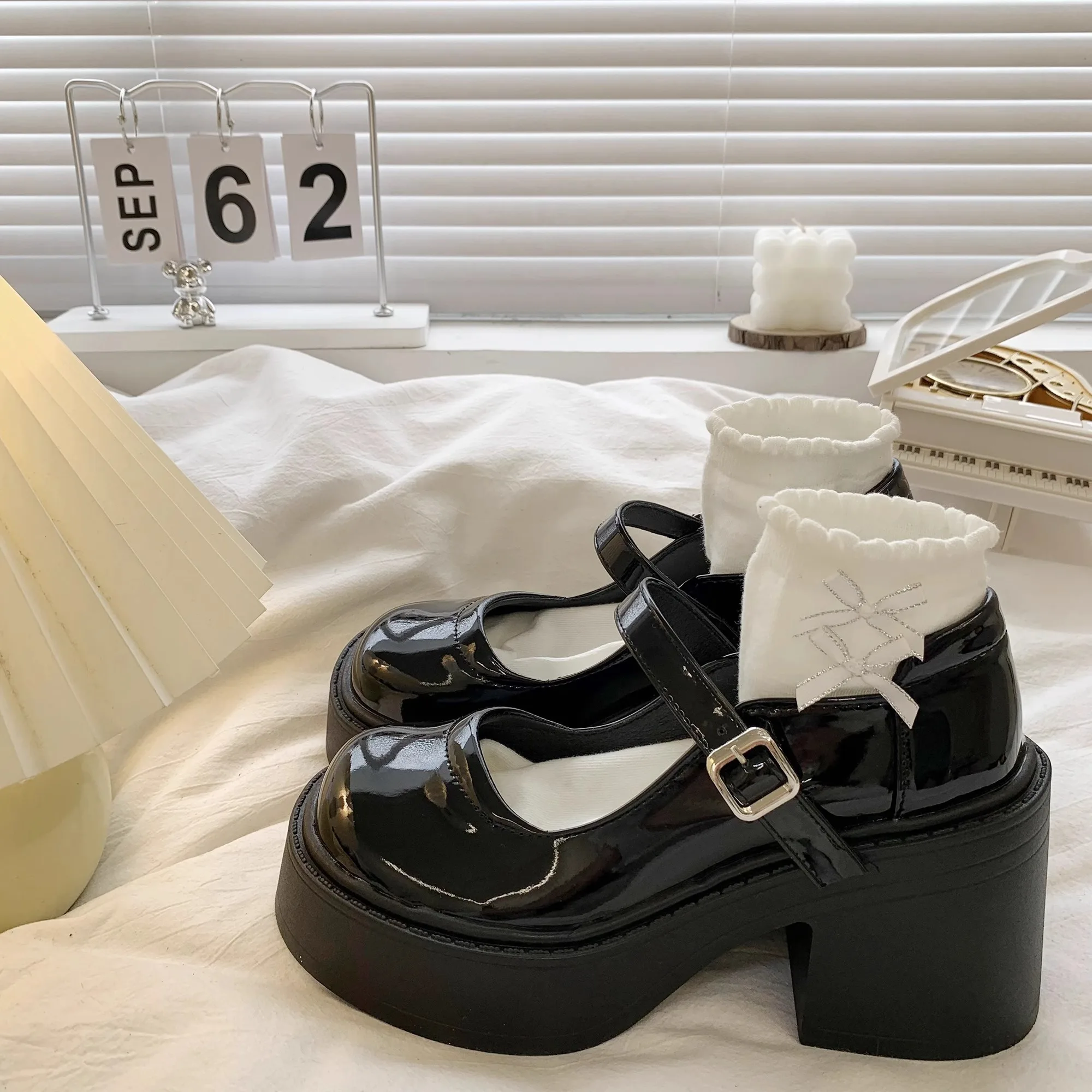 

Женская обувь Осенние сабо Оксфорды на платформе Fall On Heels Creepers Ретро Новые летние кожаные туфли Мэри Джейн на высоком каблуке C