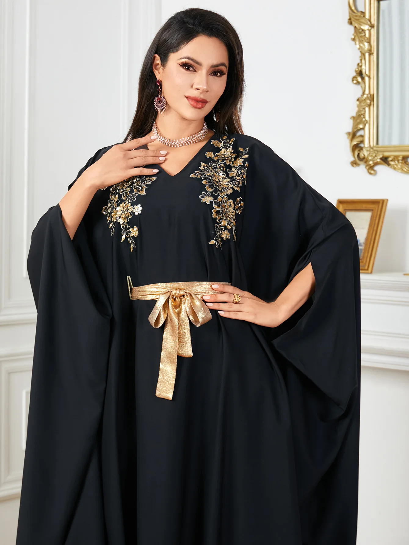 แฟชั่นใหม่ปี 2025 ตะวันออกกลาง ดูไบ เสื้อคลุมอาบายะห์ผู้หญิงไซส์ใหญ่ แขนทรงปีกค้างคาว แต่งเพชร ปักลาย สวยหรู สไตล์ลำลอง