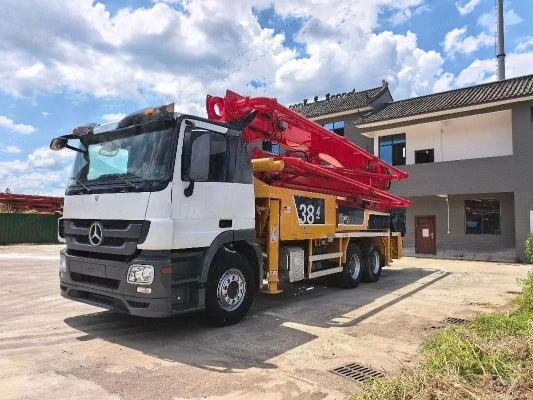 Professional 38M Concrete Boom Pump Truck - Integrated Diesel Power & Core Engine Components