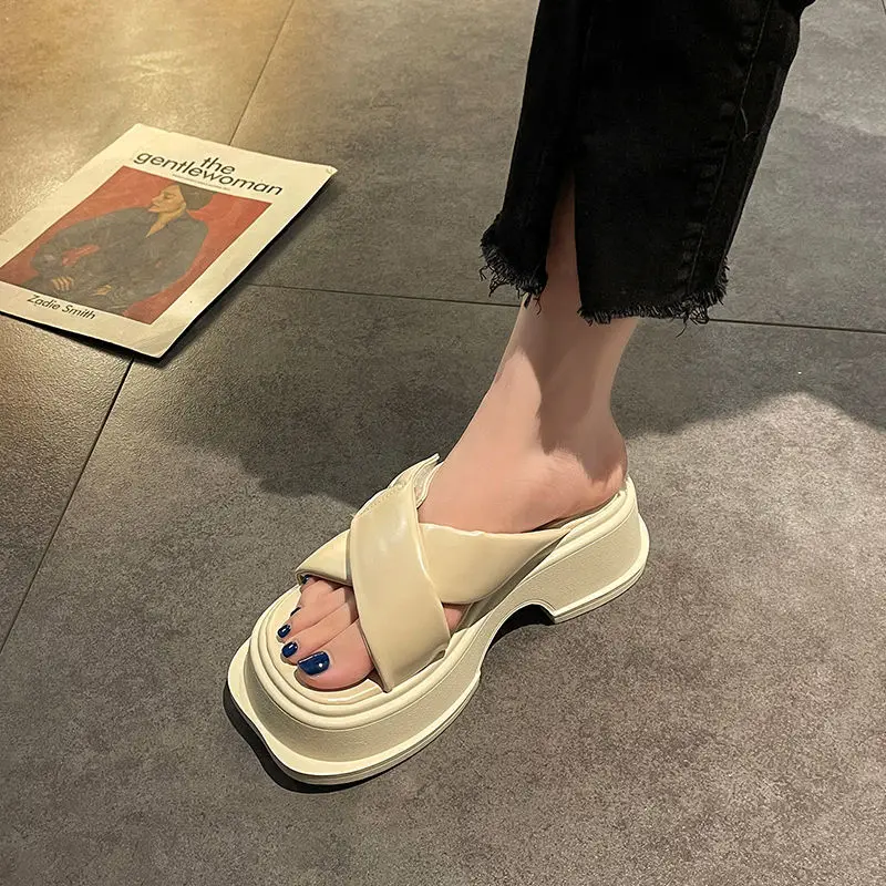 Designer Fashion Women Casual Slippers Open-toed Outside Female Cross-tied Slipper Platform Soft-soled Women Beach Slides Sandal