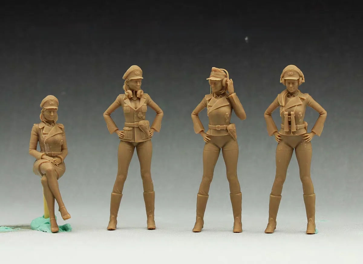 Resin Model Kit 35801 - Beauty Tank Member Group - Collectible 35 Scale Kit view 4