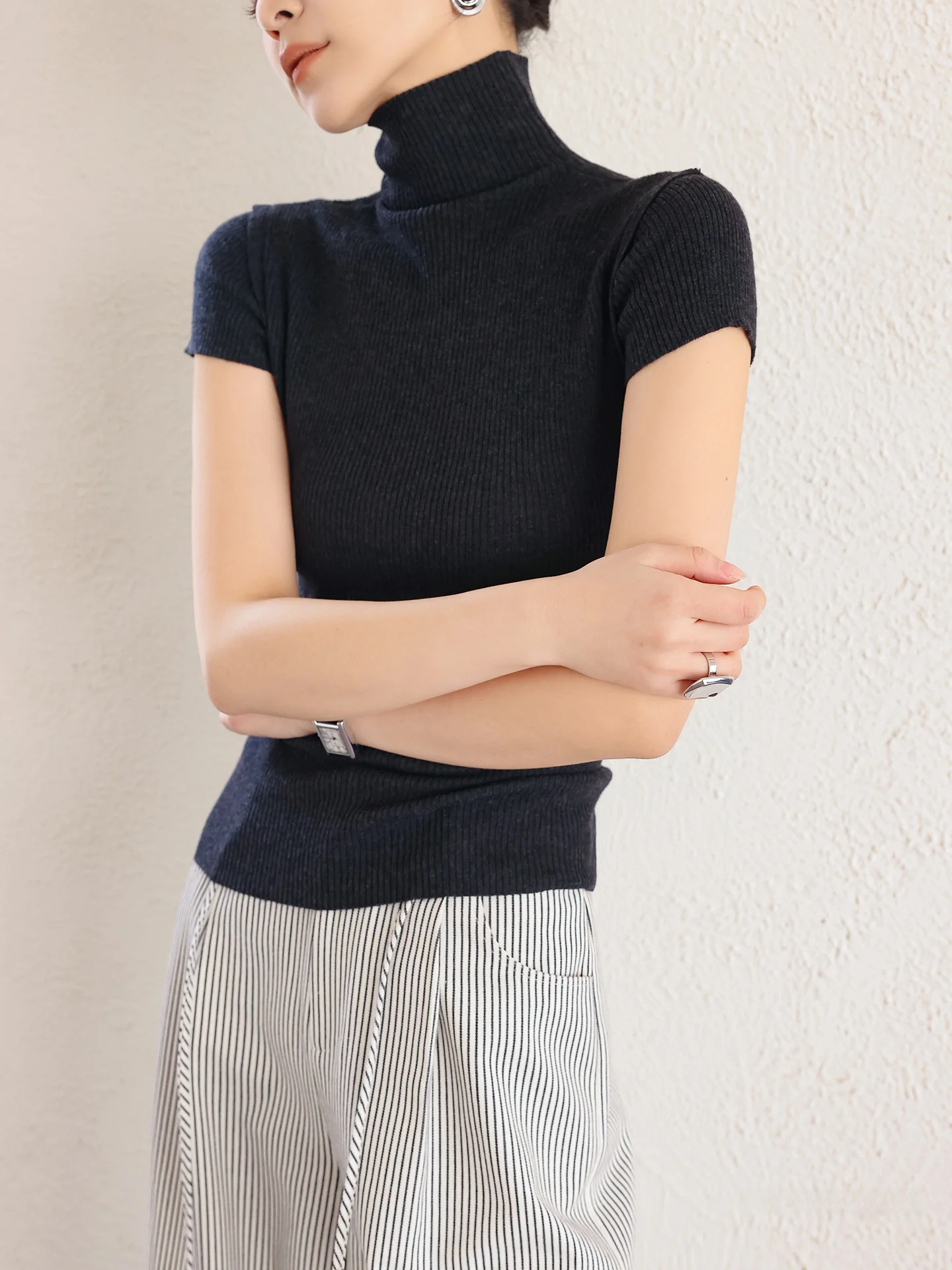 

JWUNIQUE: Вязаный свитер из шерстяной смеси с высоким воротом, облегающий, с коротким рукавом, пушистый, женский, модный, весна 2026