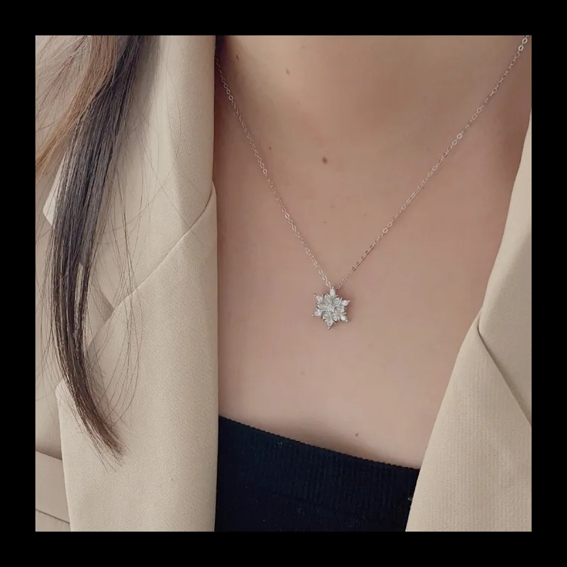 S925 الفضة رائعة شكل ندفة الثلج مطعمة قليلا الزركون ins نمط عيد الميلاد نمط قلادة المرأة تصميم الشعور قلادة