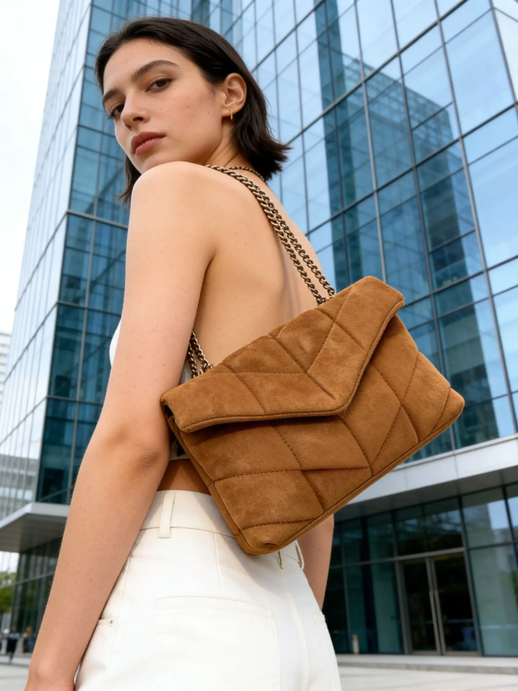 

Chain shoulder strap underarm shoulder bag, luxurious retro large capacity drawstring shoulder women's frosted suede tote bag.