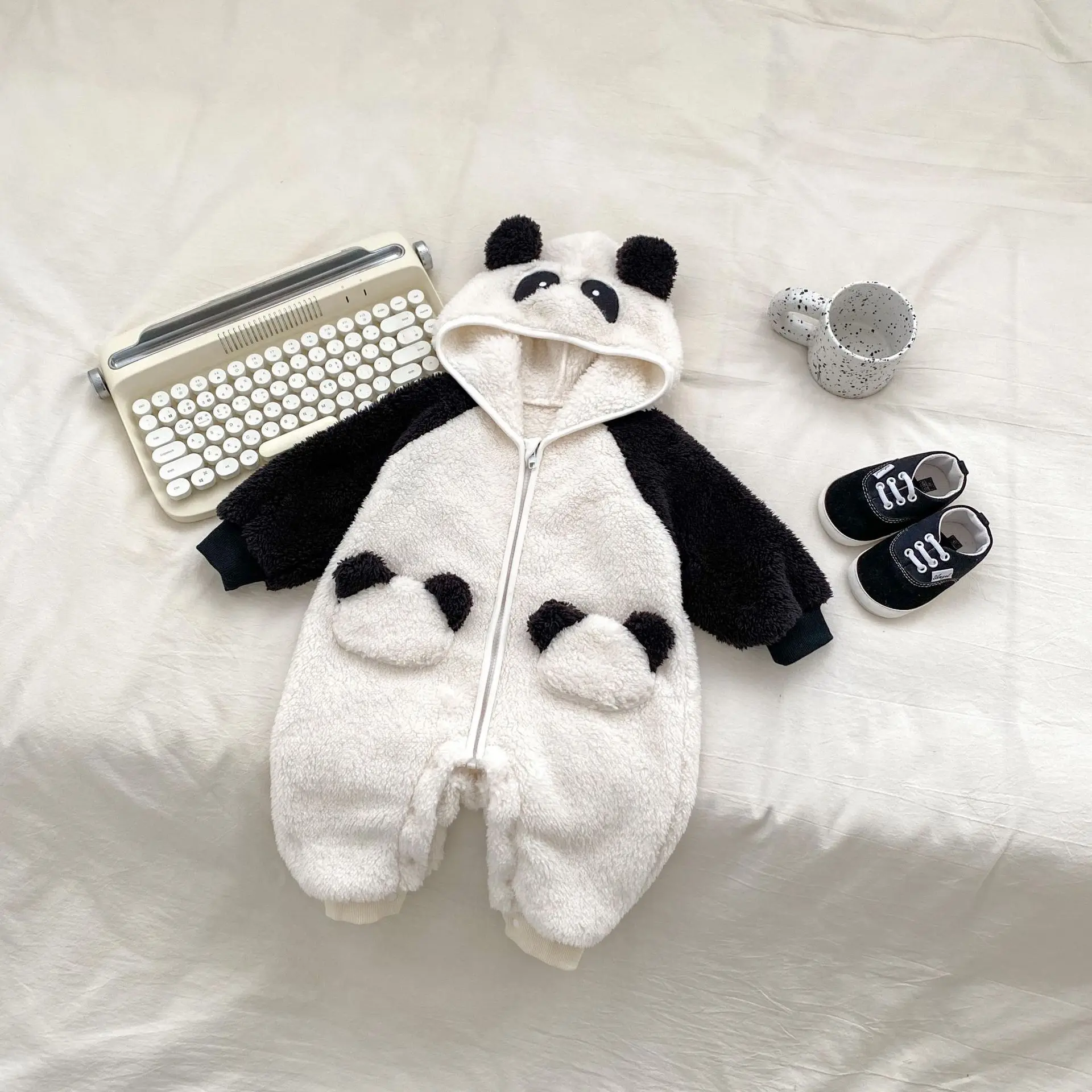 

2024 Winter New Baby Fleece Hooded Romper Long Sleeve Newborn Cute Panda Plush Pajamas Infant Boy Girl Thick Warm Jumpsuit 0-24M