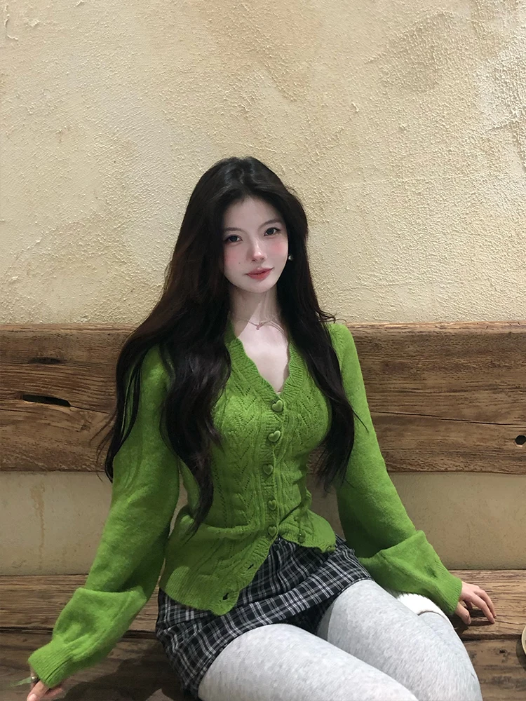 

Вязаный свитер Rosselora Original Design 2025: Новинка, стильный, для повседневной носки, приталенный, с V-образным вырезом, длинными рукавами, утепленный, теплый, осенний.