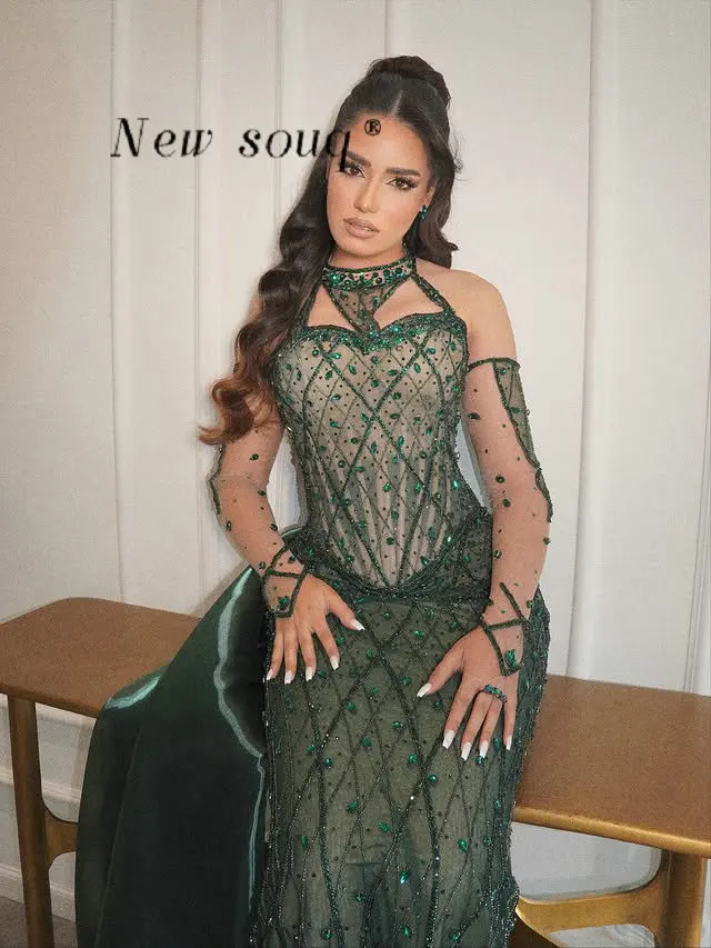مثير الأخضر الرسن الرقبة فساتين لحضور الحفلات الموسيقية مع الشريط الذيل بلورات الترتر رداء حفلات ليلة طويلة Vestidos De Soiree مخصصة
